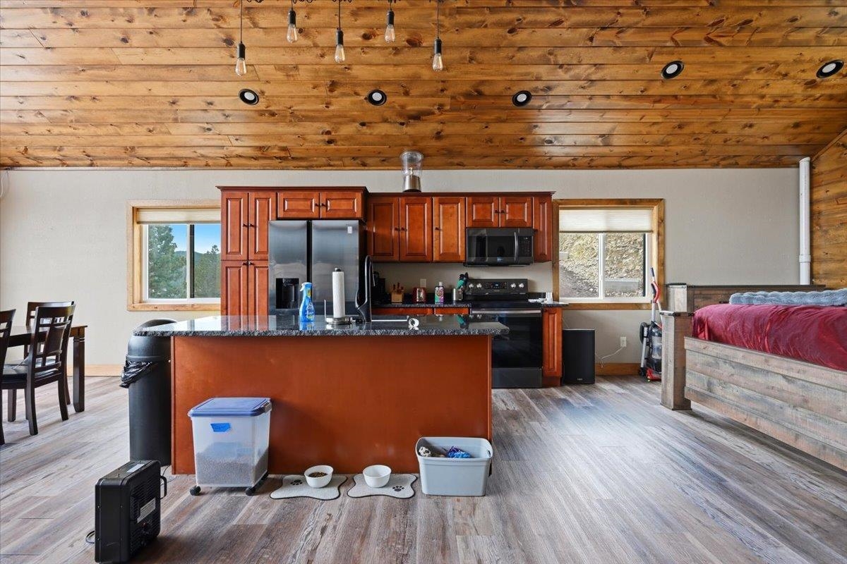 20737 Shirt Tail Gulch Road Property Photo 8