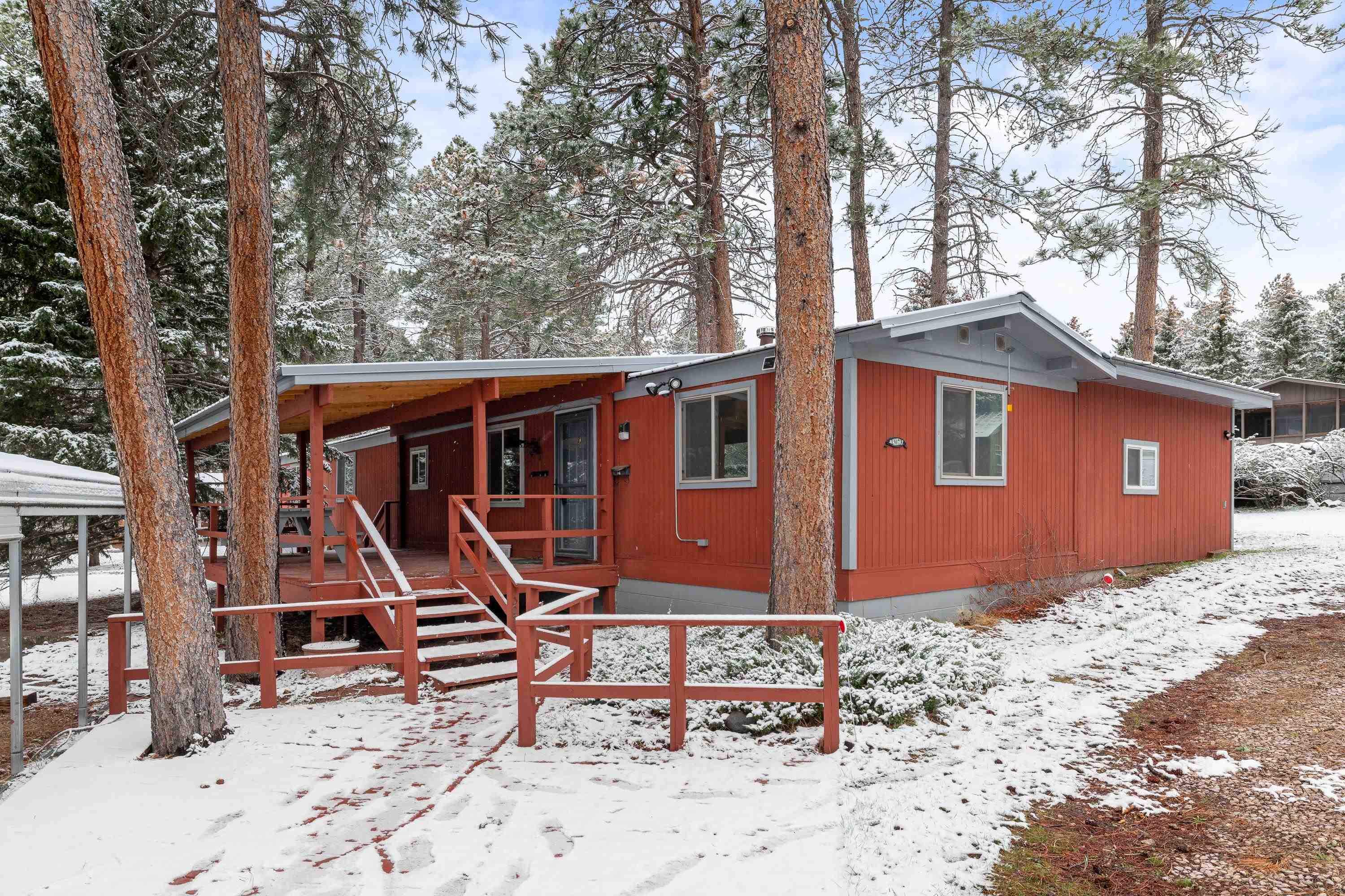 13073 Pine Cliff Circle Property Photo 1