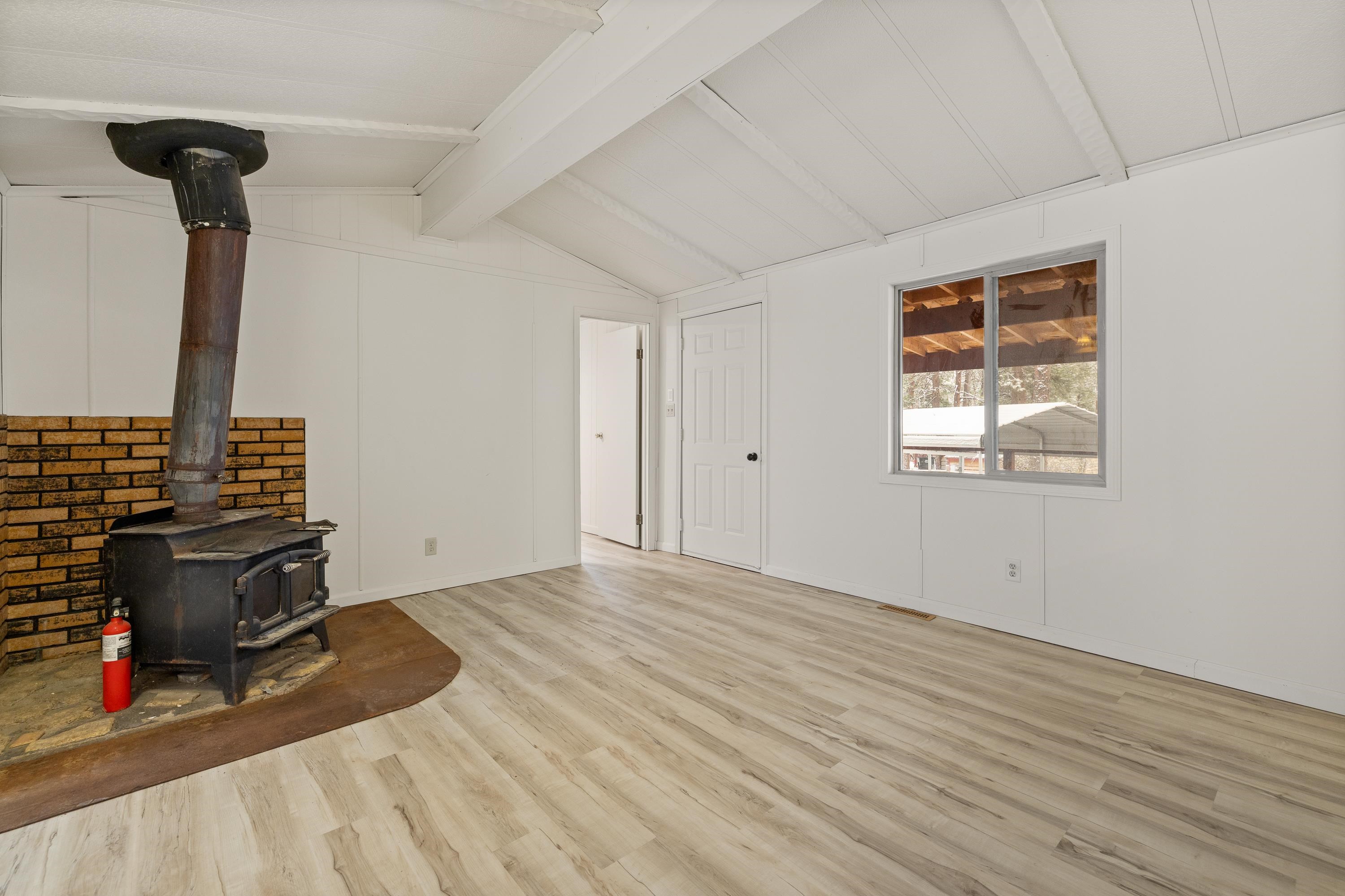 13073 Pine Cliff Circle Property Photo 5