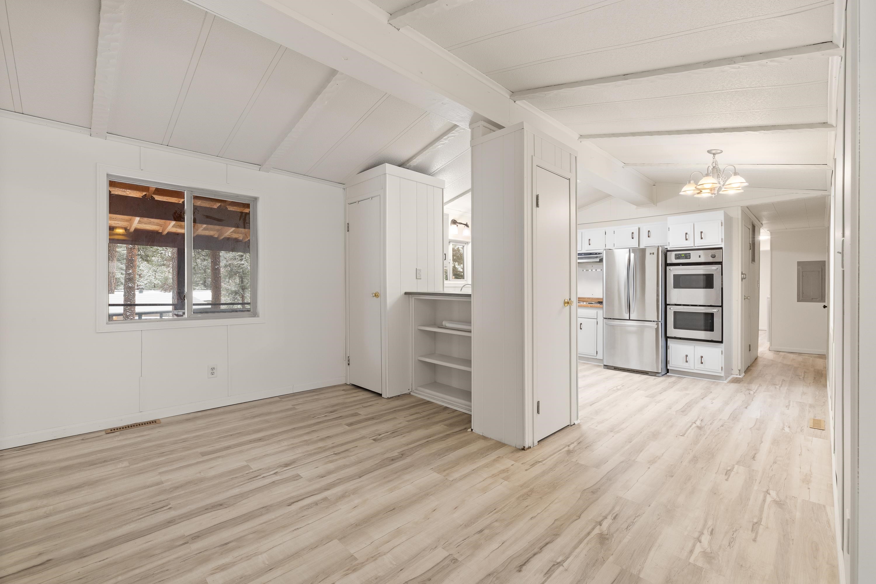 13073 Pine Cliff Circle Property Photo 7