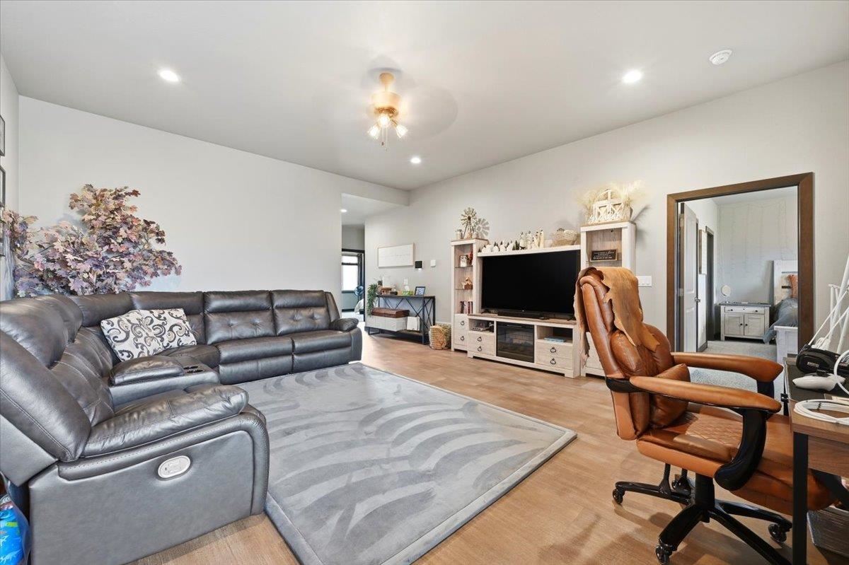 22737b Rando Court Property Photo 2