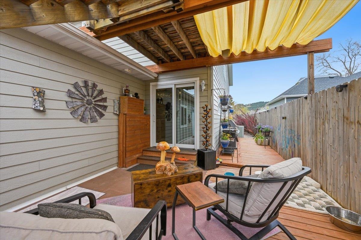 1119 N Canyon Street Property Photo 6