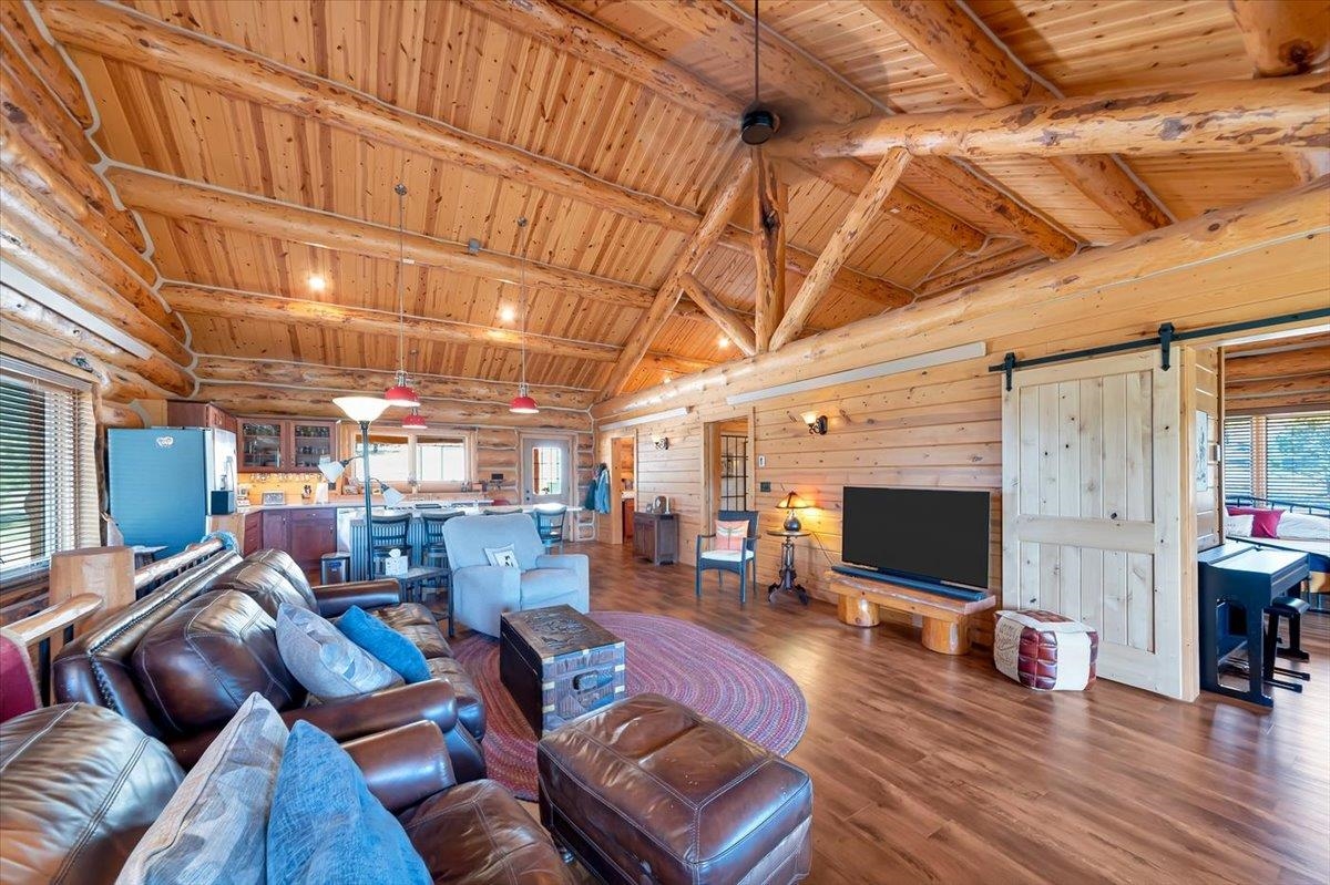 11906 Mountain Lion Lane Property Photo 8
