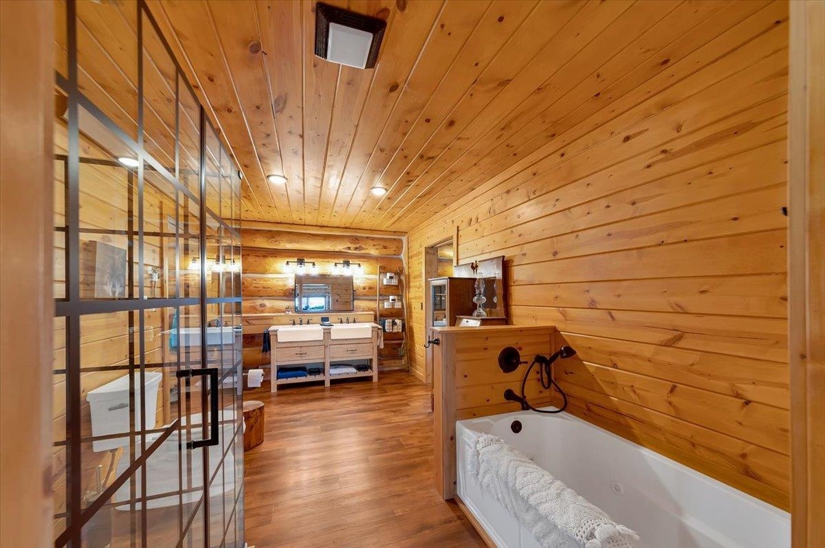 11906 Mountain Lion Lane Property Photo 12