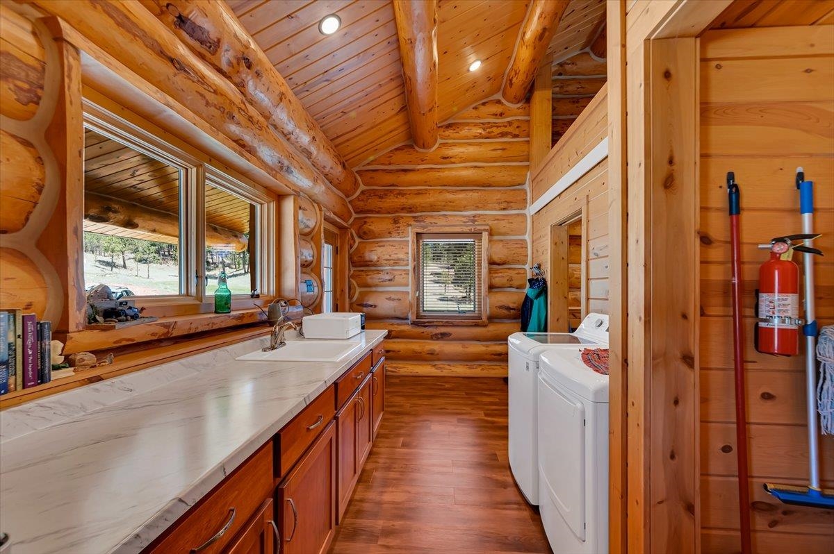 11906 Mountain Lion Lane Property Photo 17