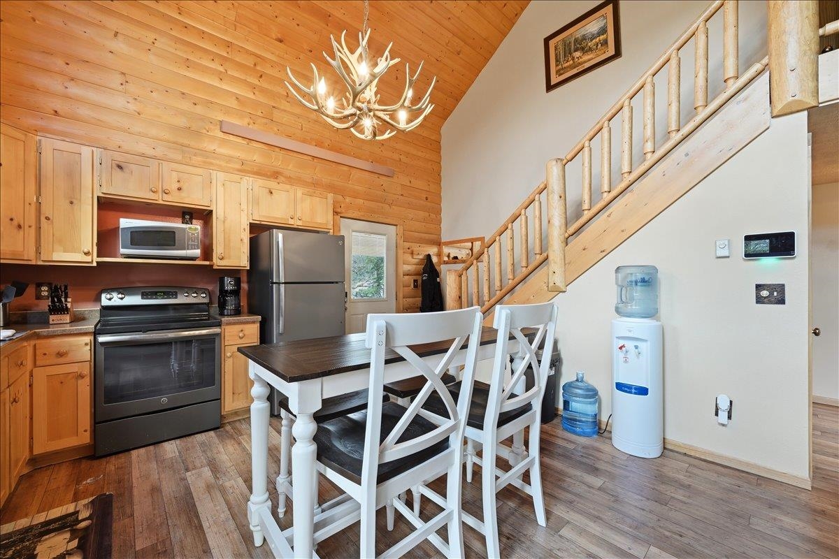 20787 Mountain Court Property Photo 20