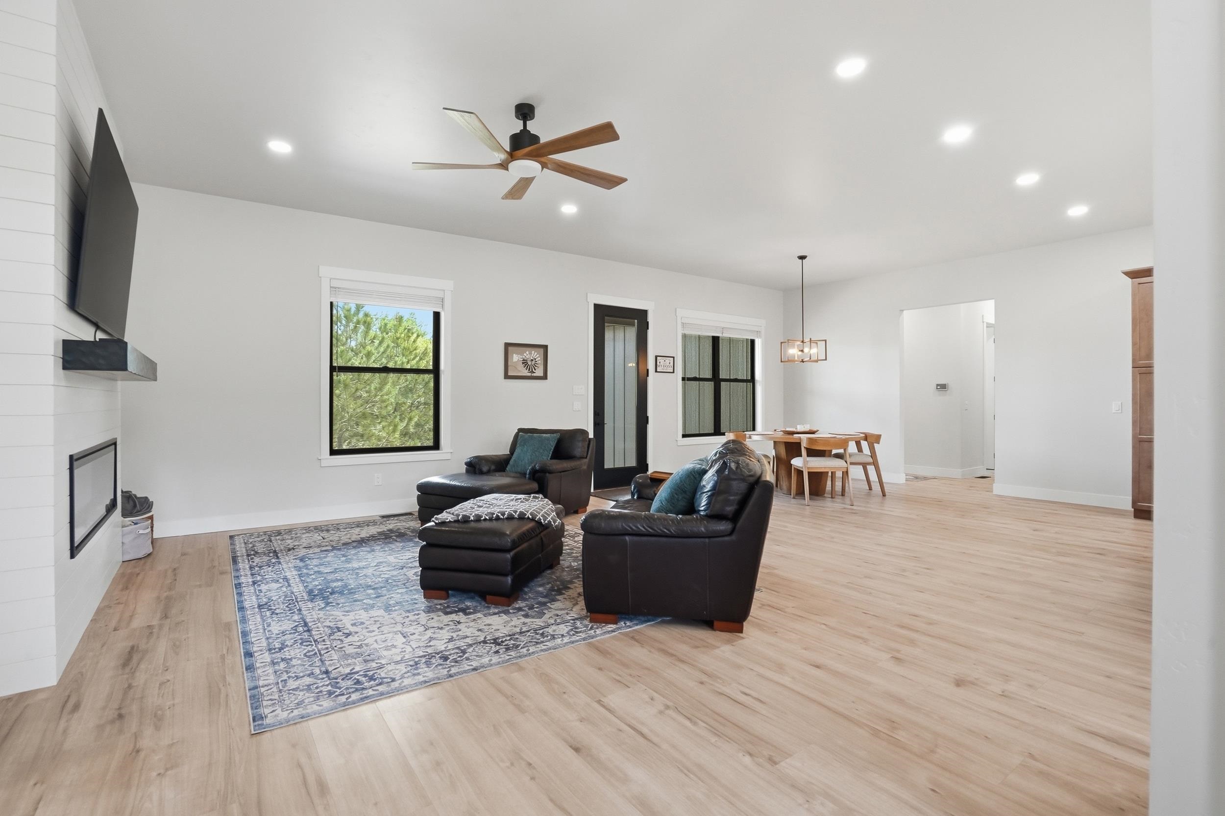 20208 Frog Pond Court Property Photo 4