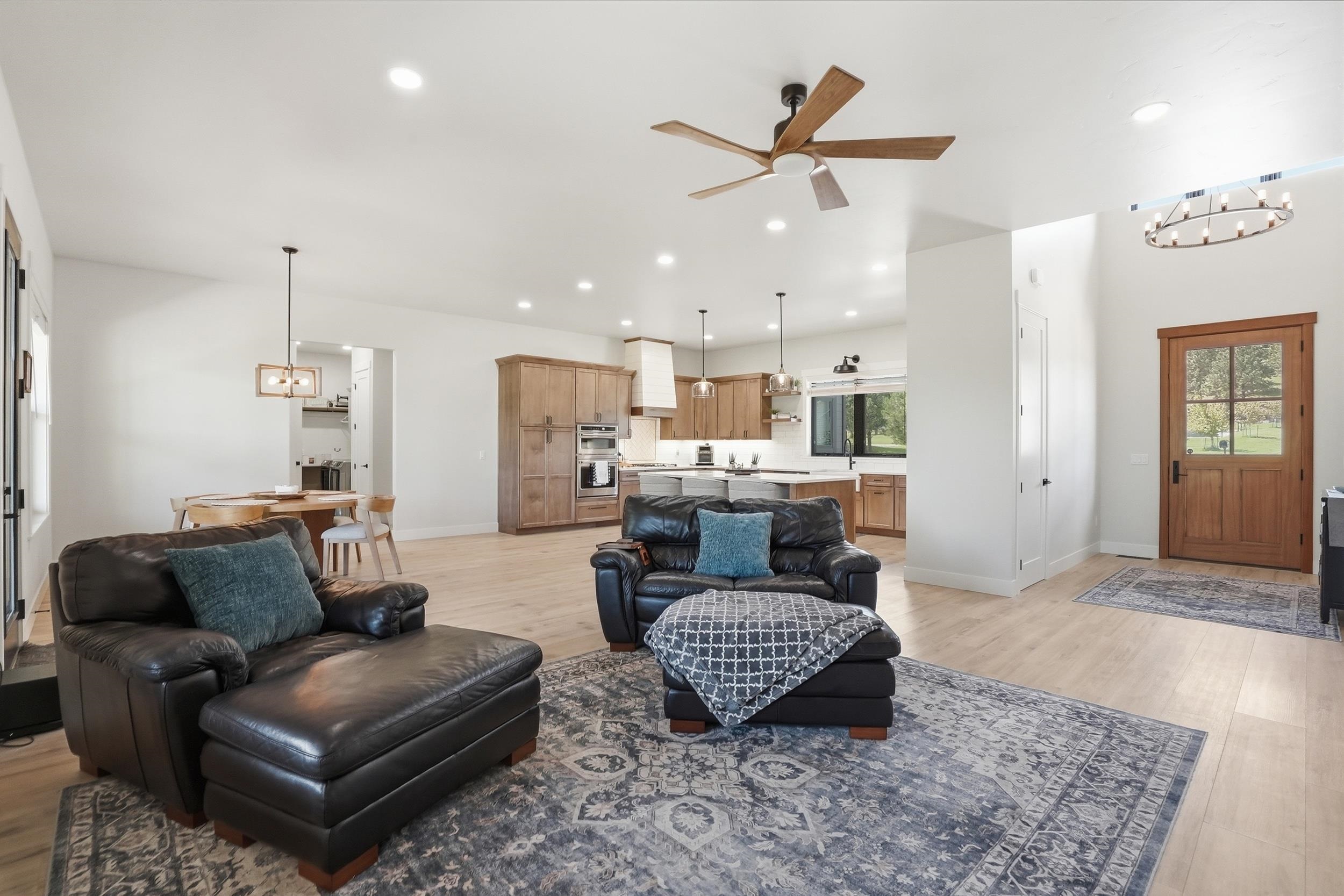 20208 Frog Pond Court Property Photo 8