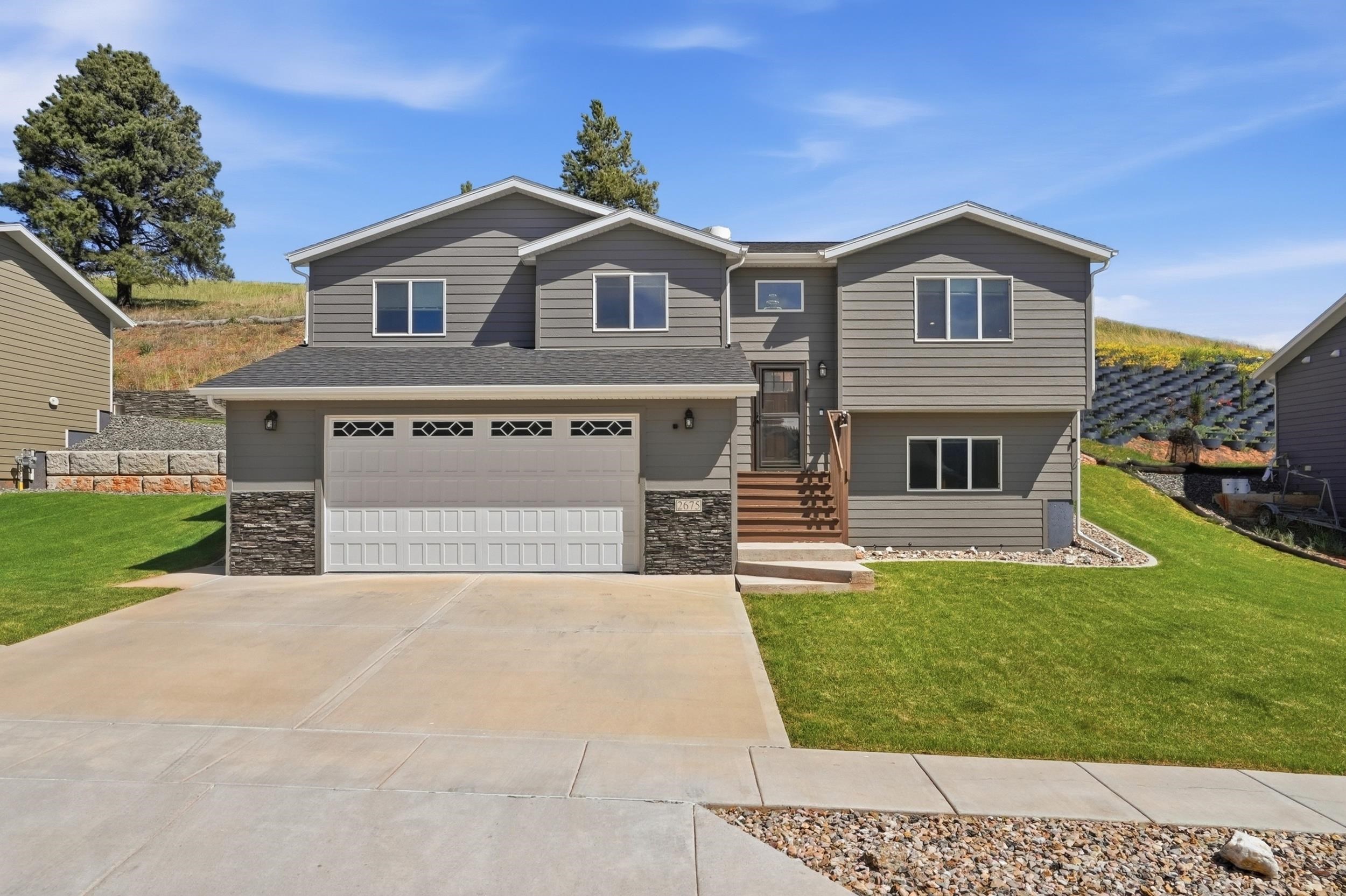 2675 Meadow Drive Property Photo 1