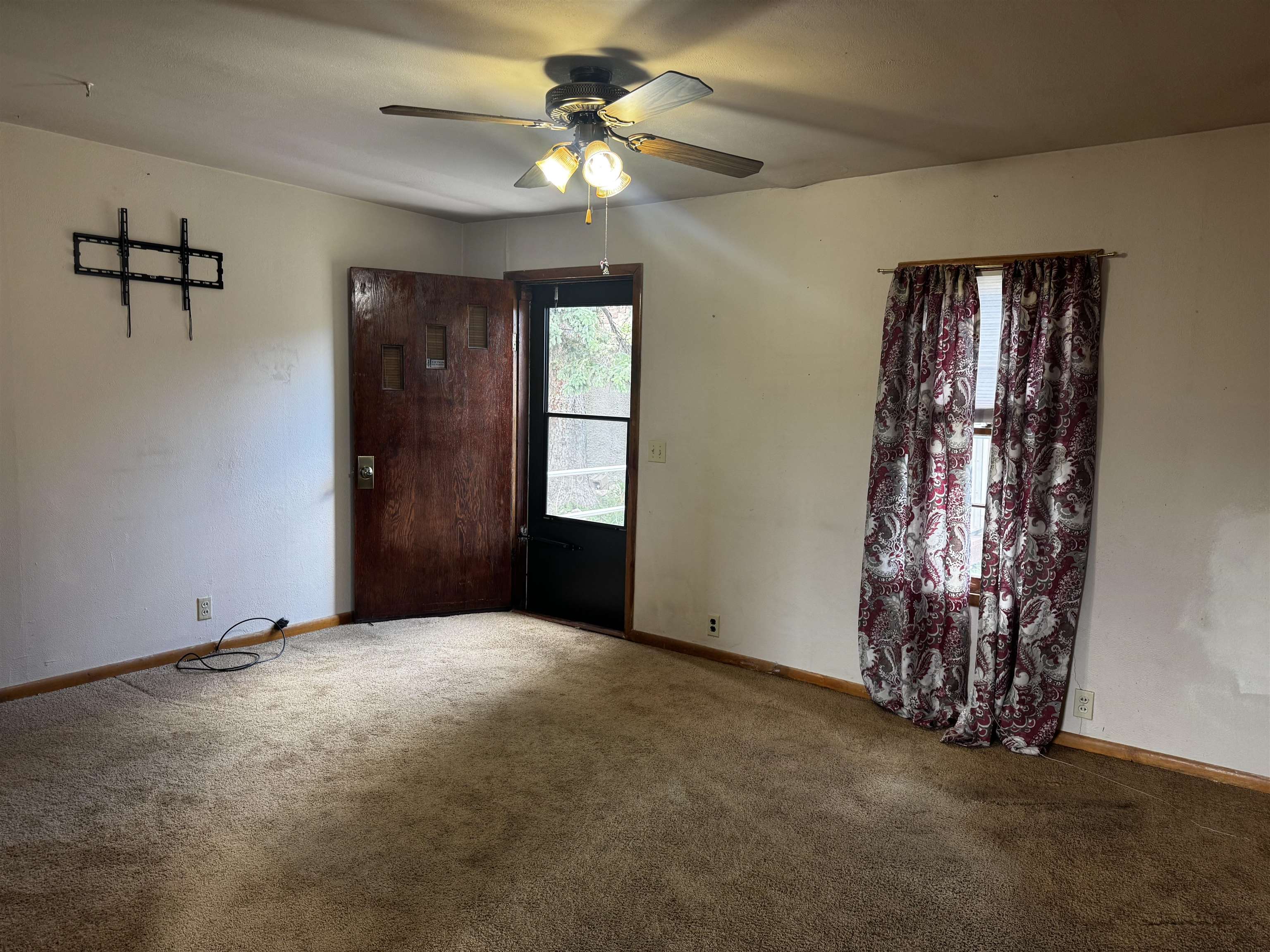 411 W Summit Street Property Photo 17