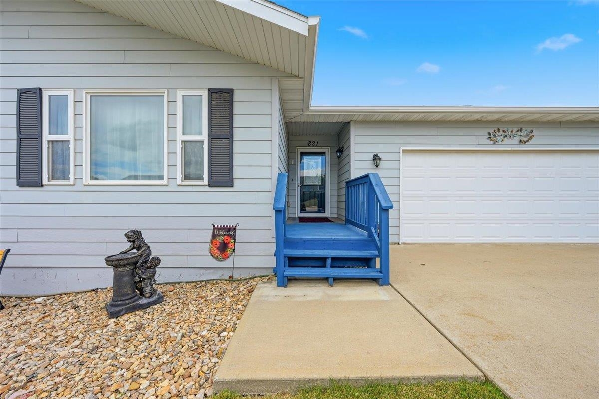 821 Ridgeview Property Photo 2