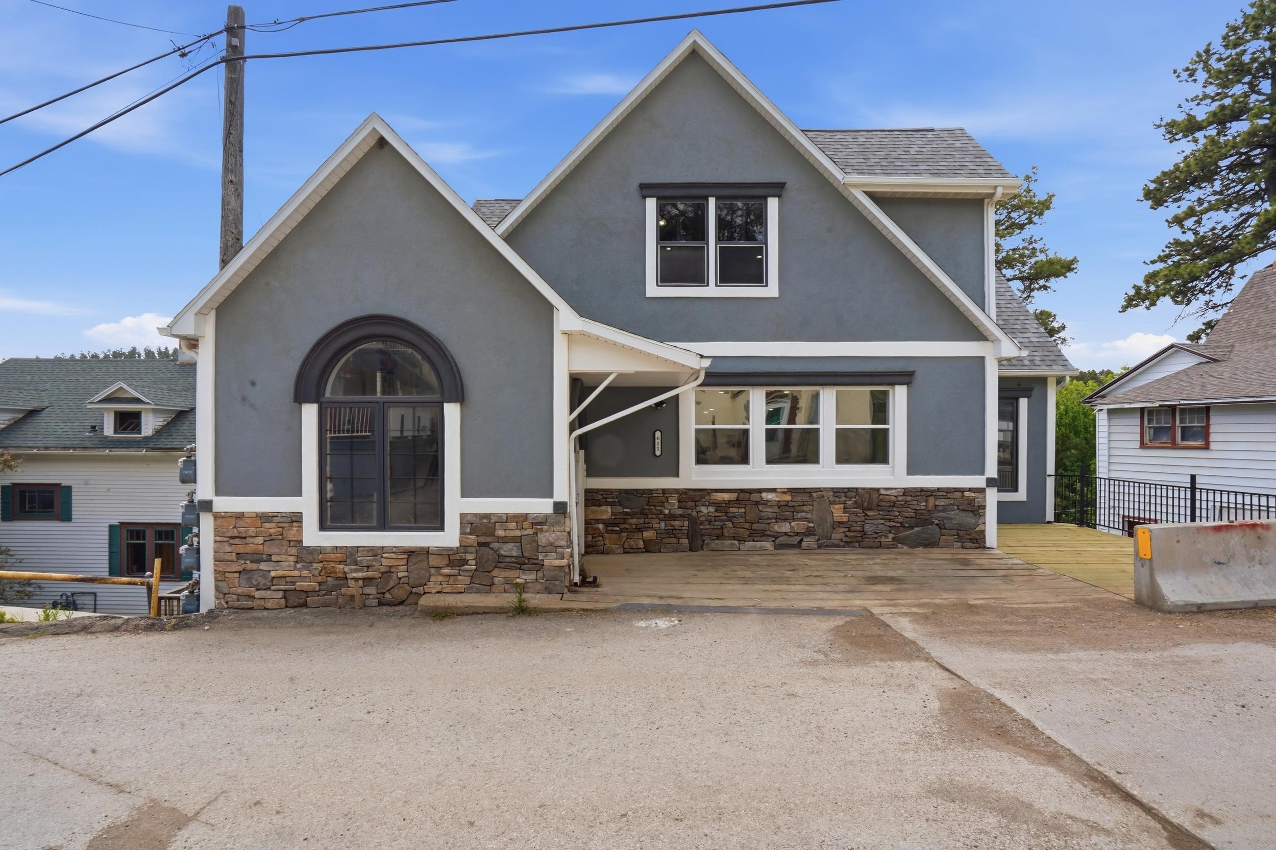 611 Railroad Avenue Property Photo 1