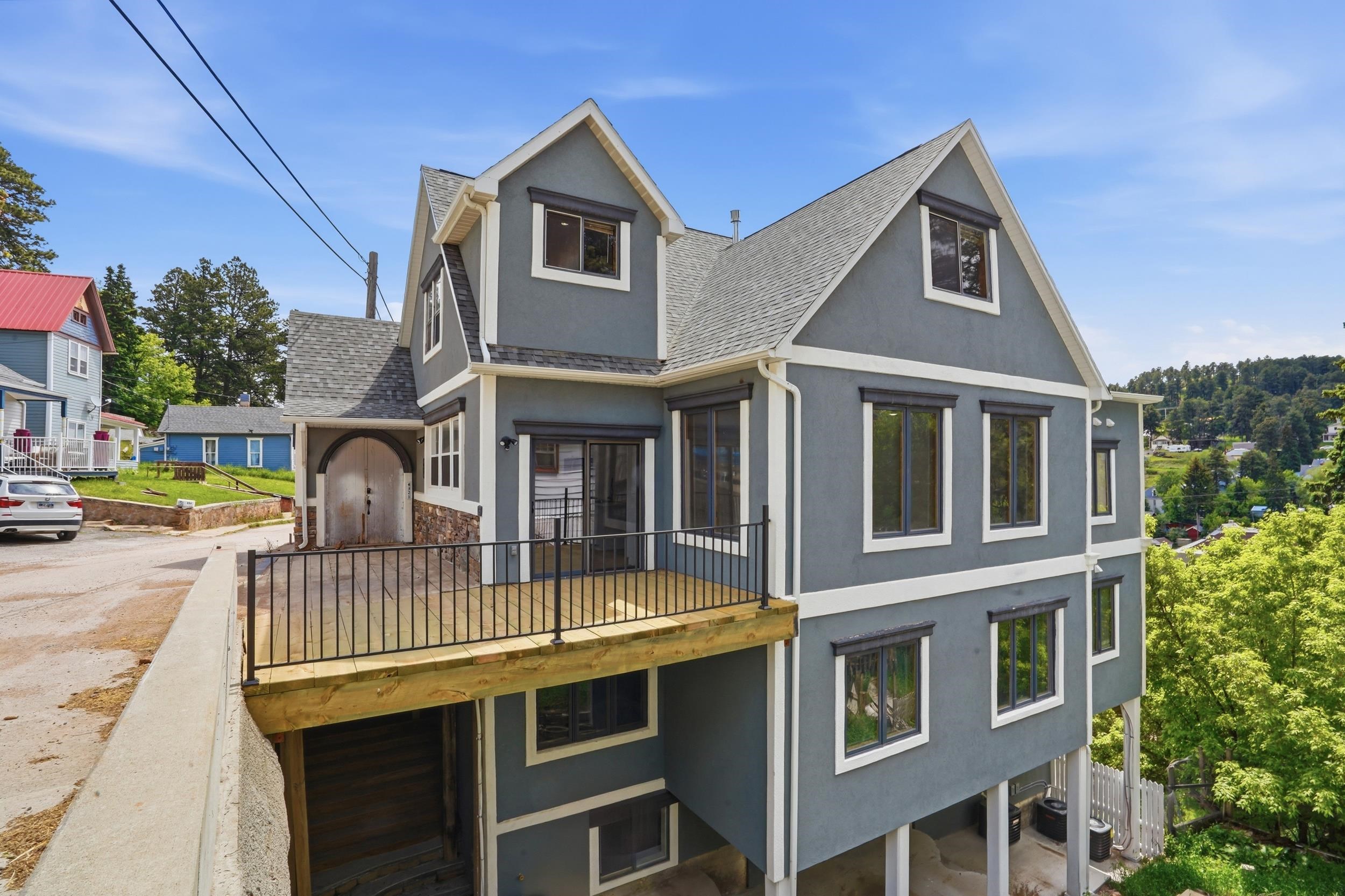 611 Railroad Avenue Property Photo 3