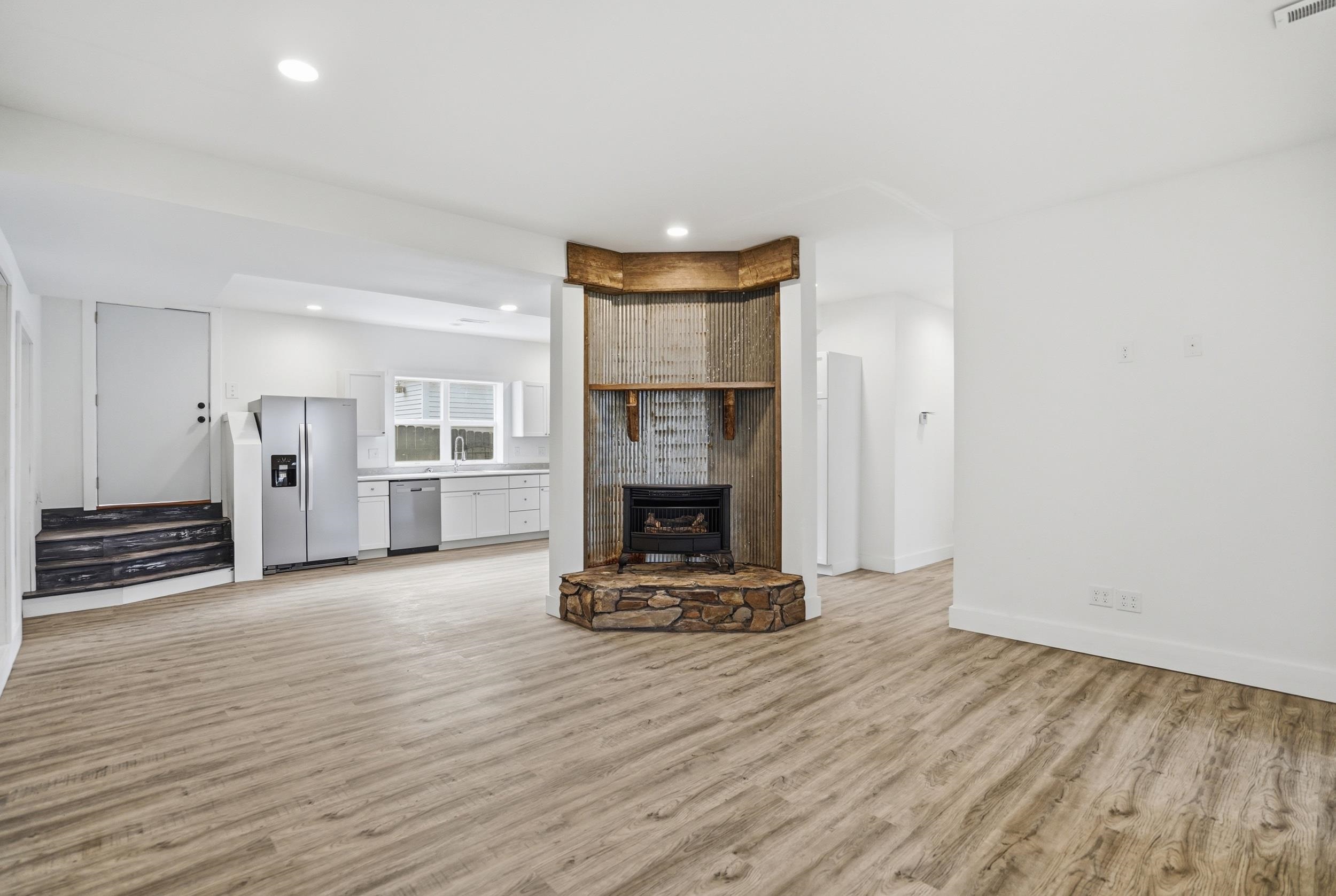 611 Railroad Avenue Property Photo 25