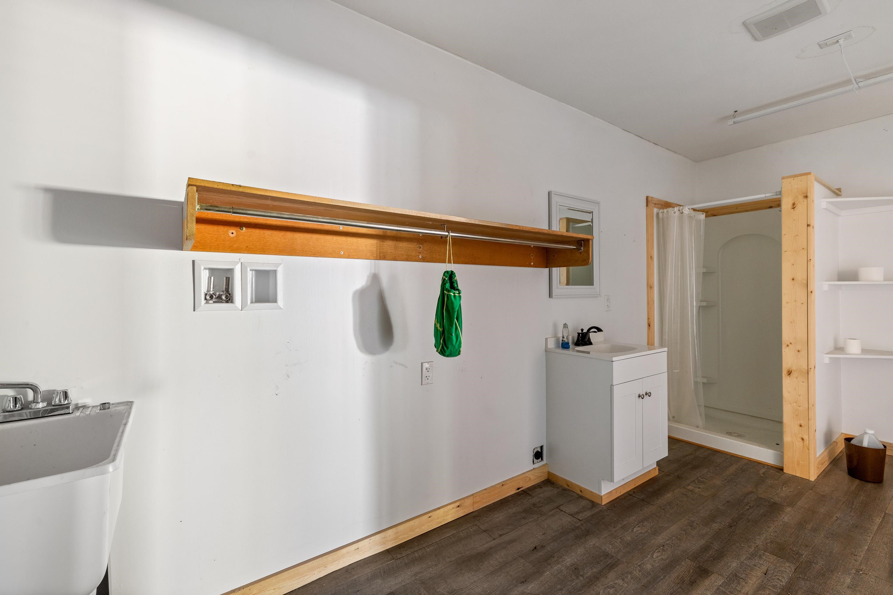 908 W H Street Property Photo 32