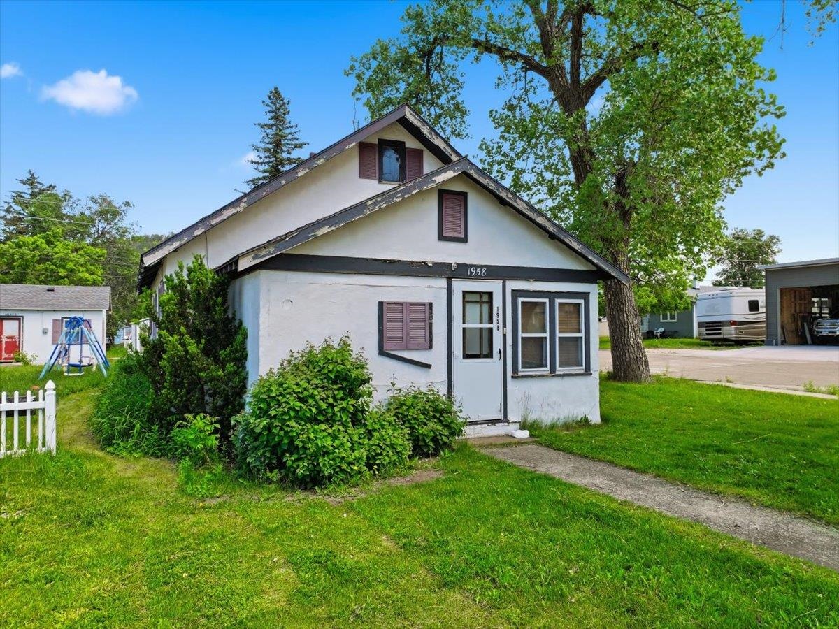 1958 Junction Avenue Property Photo 1