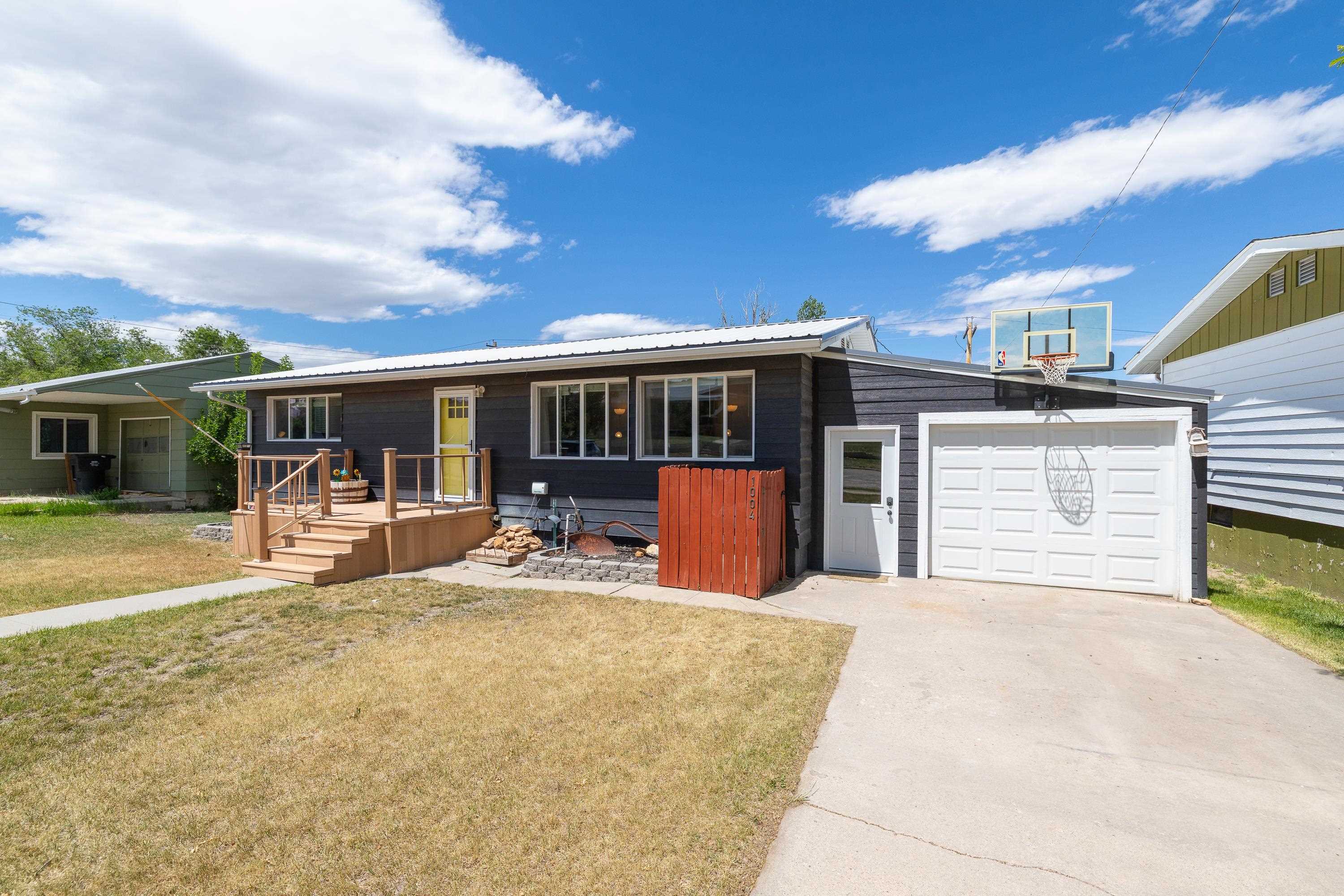 1004 E Street Property Photo 1