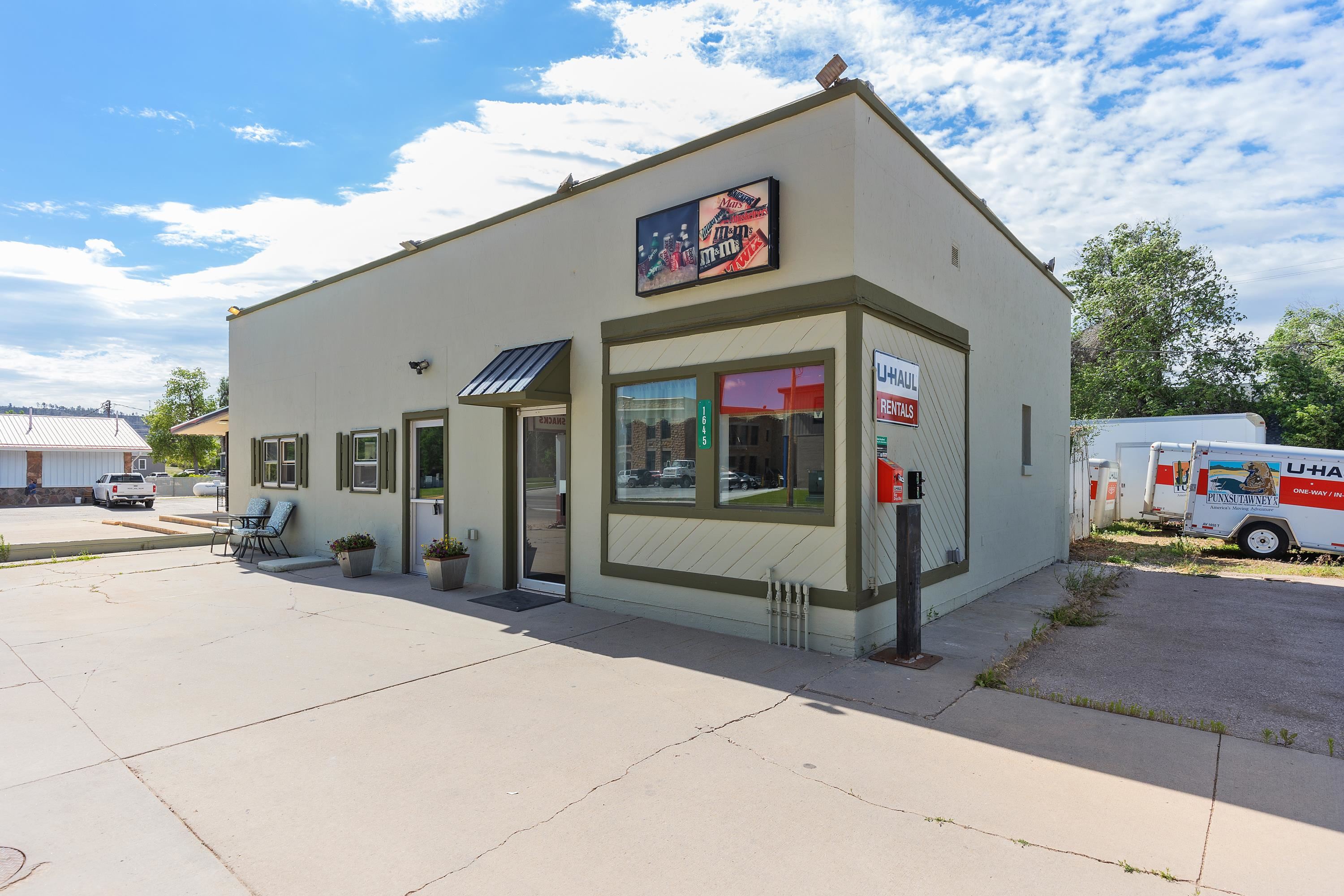 1645 University Avenue Property Photo 1
