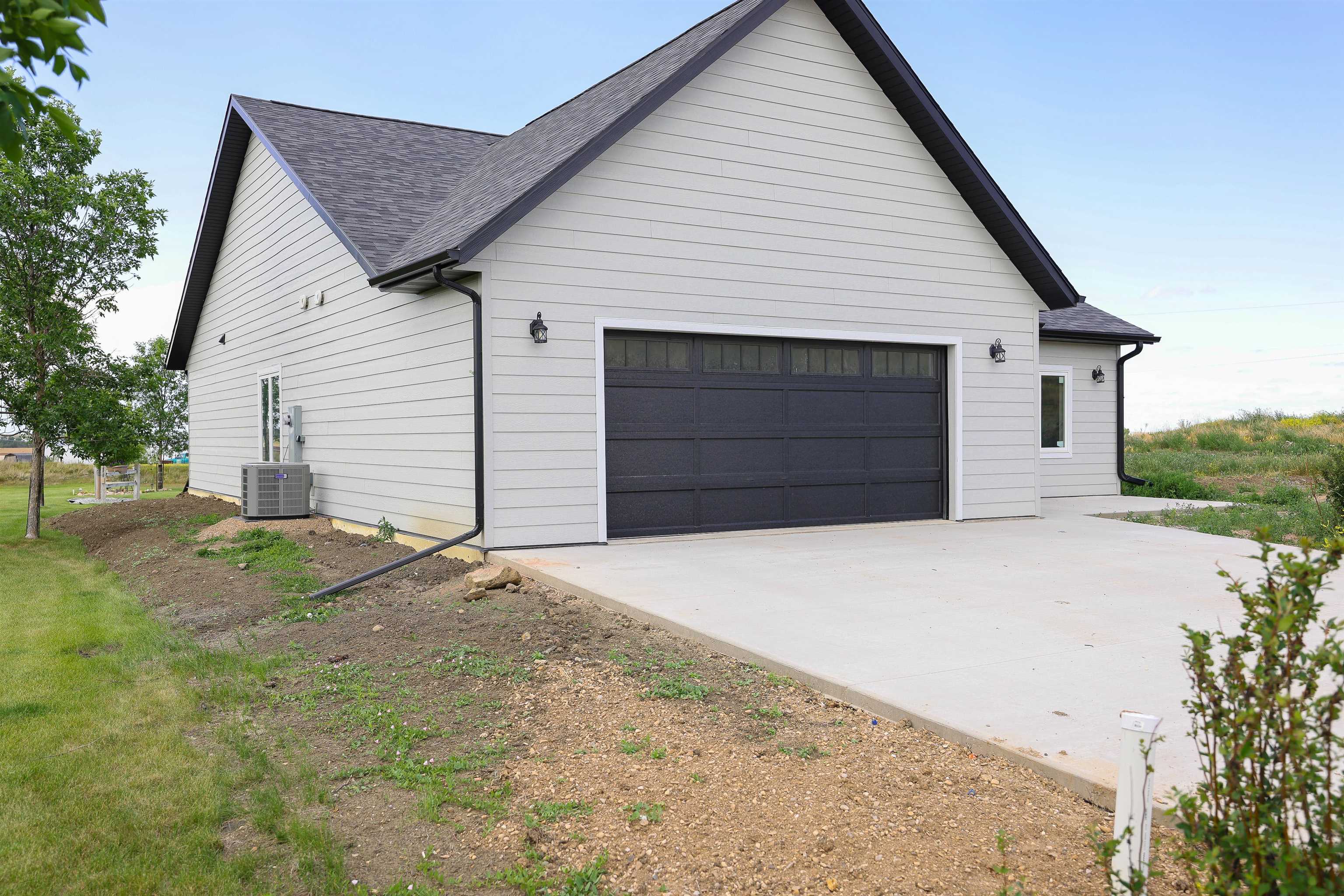 1996 Spruce Lane Property Photo 3