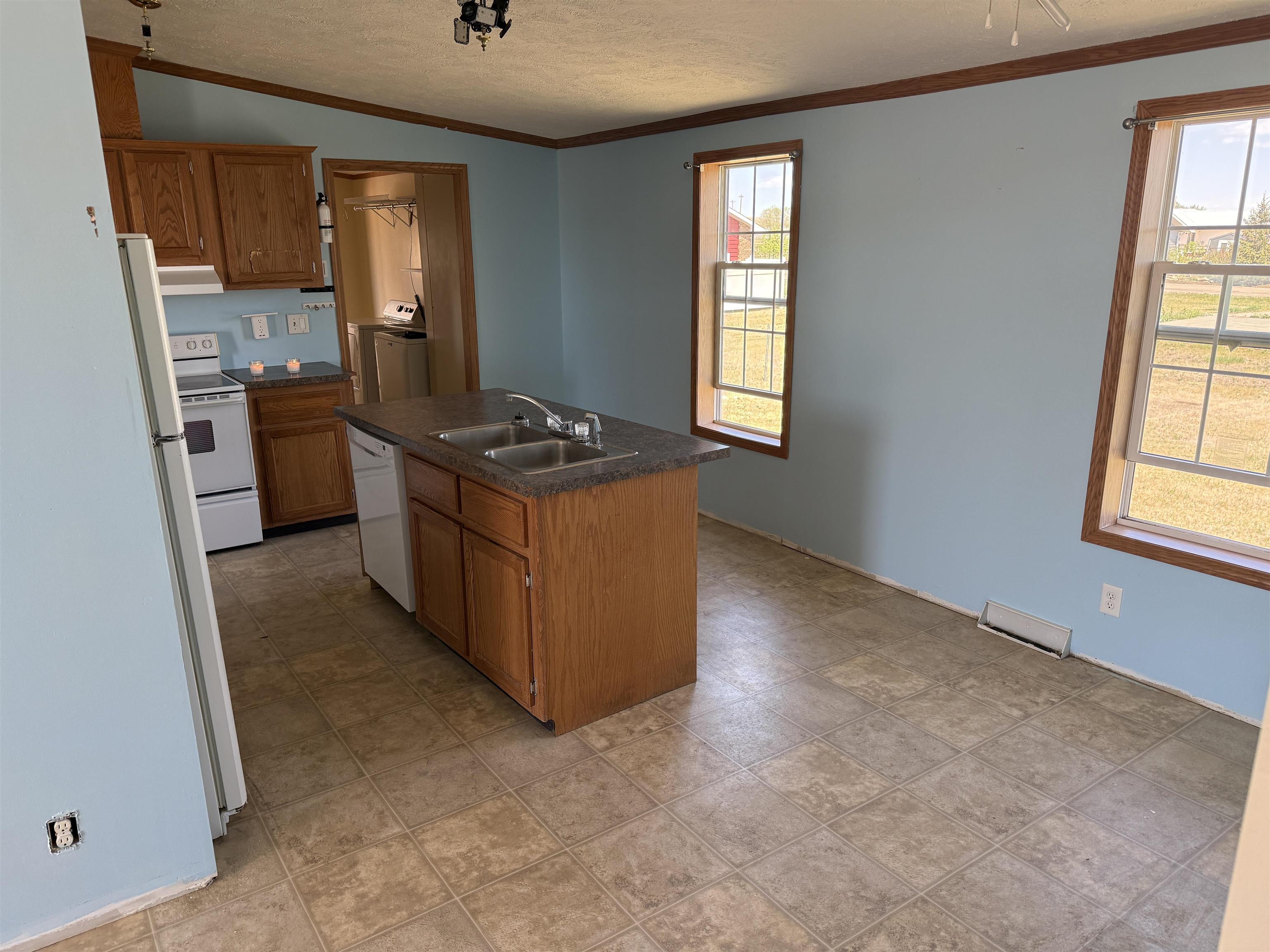 214 Donna Street Property Photo 8
