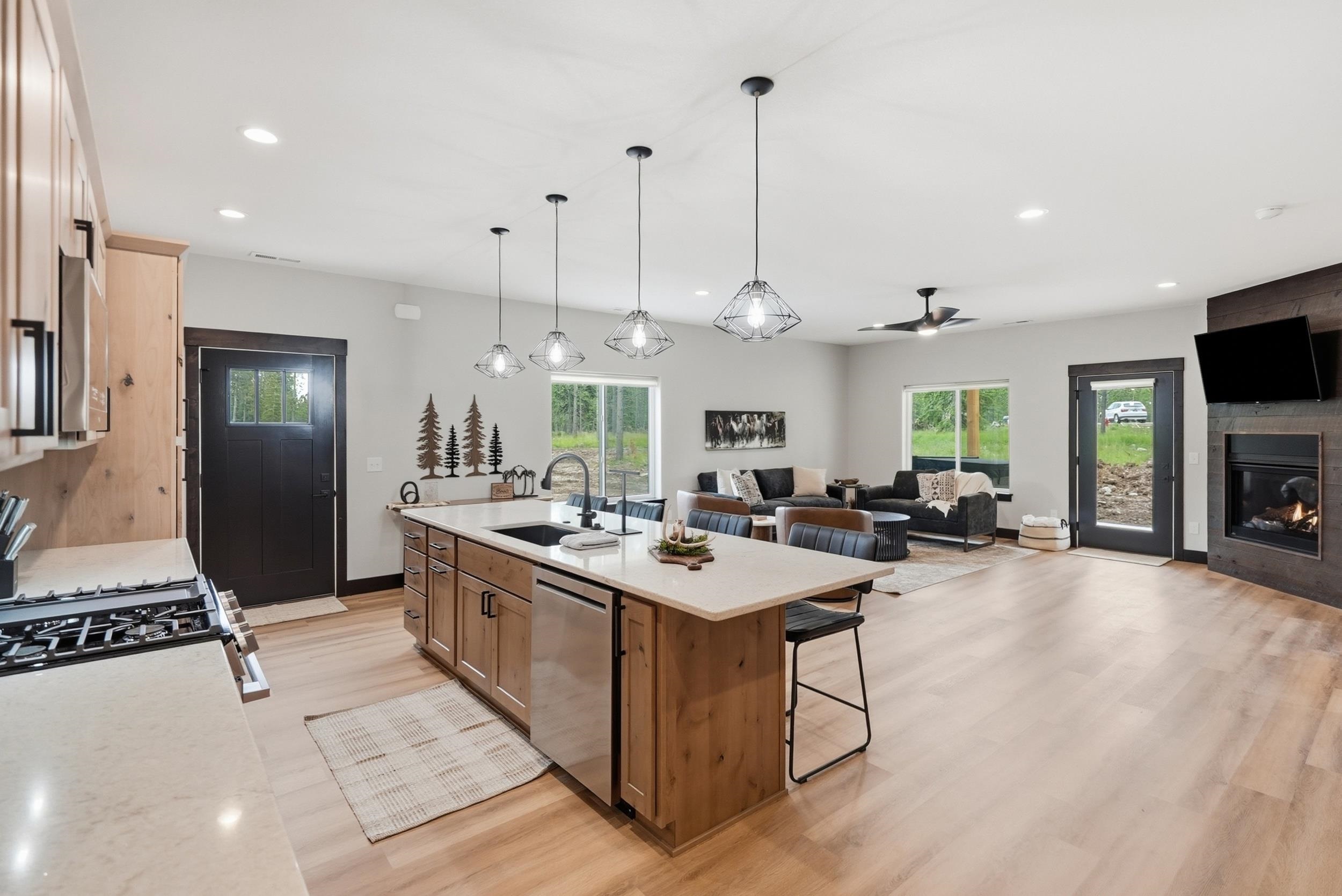 11283 Black Forest Road Property Photo 15