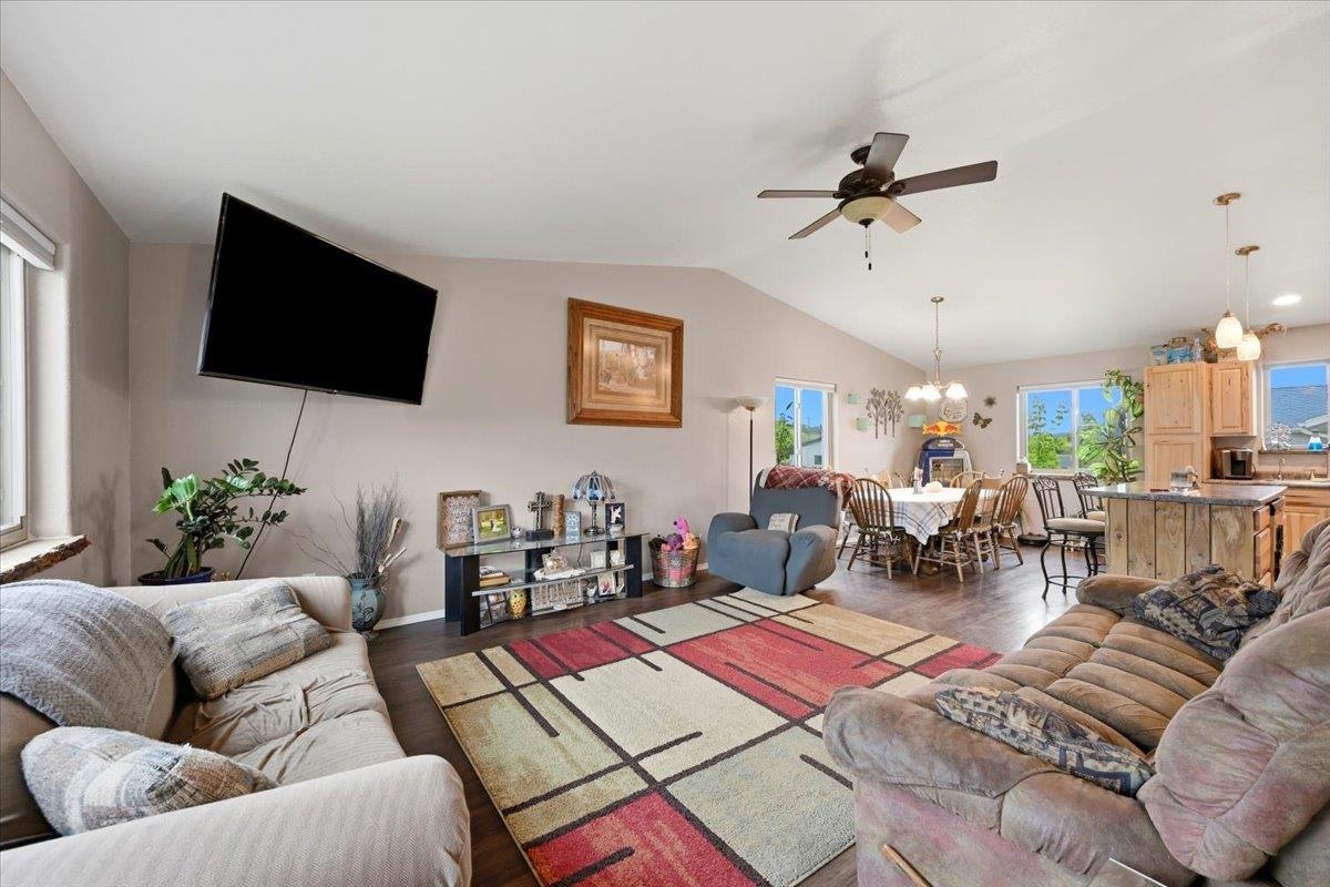654 Teton Way Property Photo 3