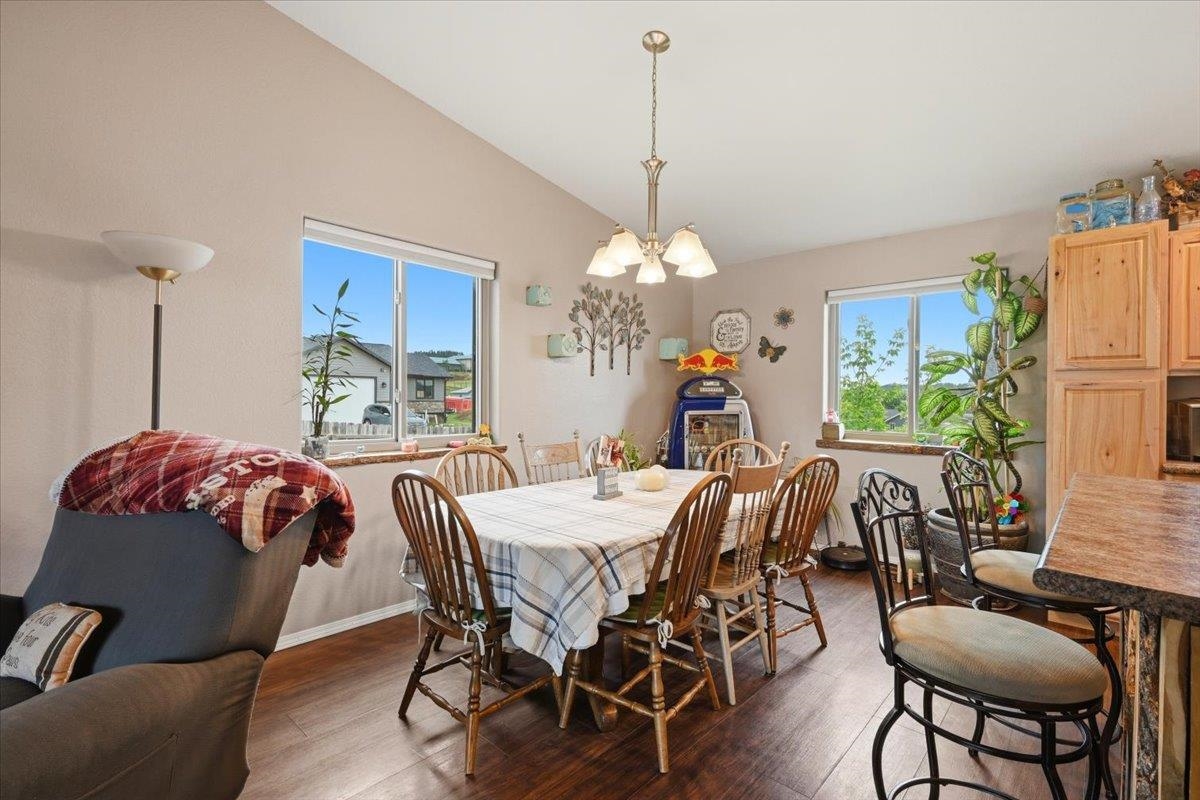 654 Teton Way Property Photo 8