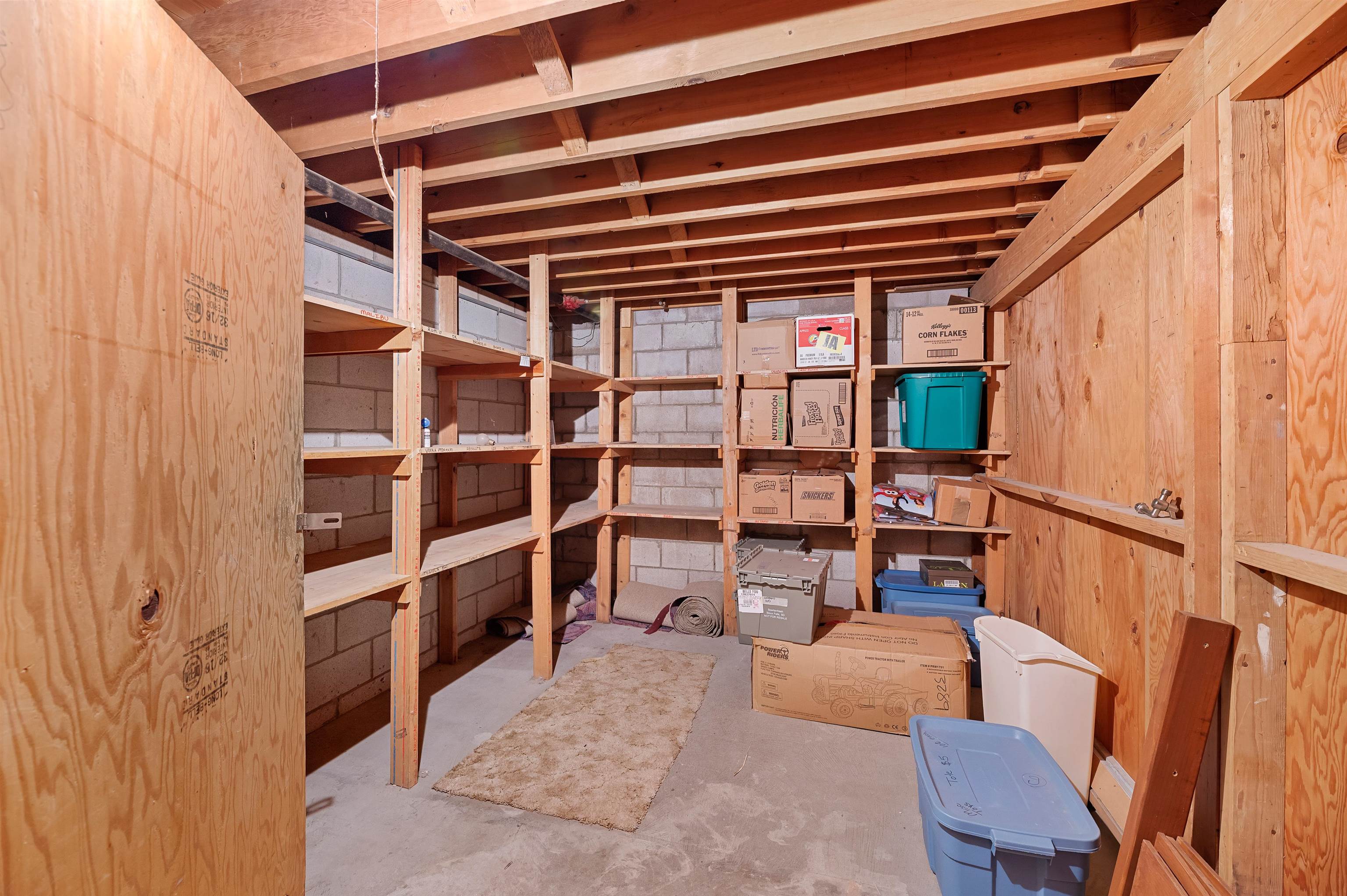 512 National Street Property Photo 16