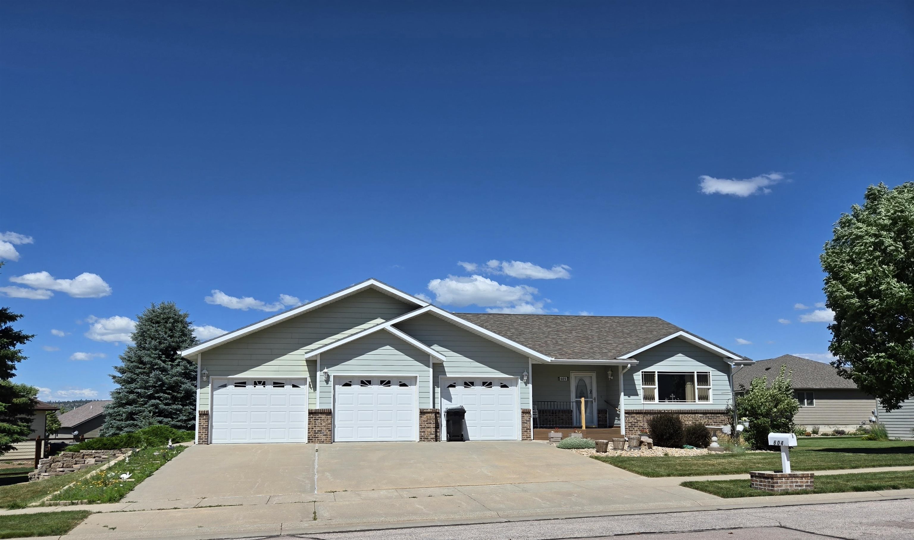 604 Silverleaf Drive Property Photo 1