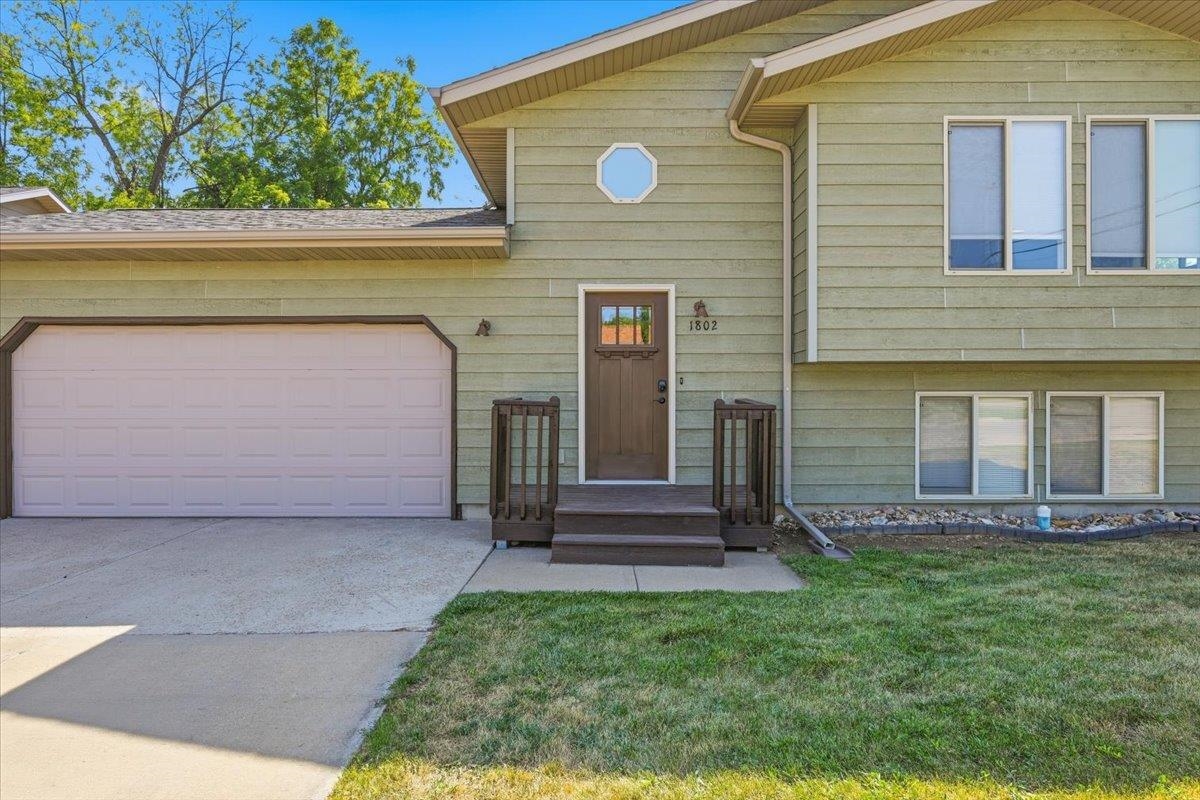 1802 Sugar Creek Place Property Photo 2