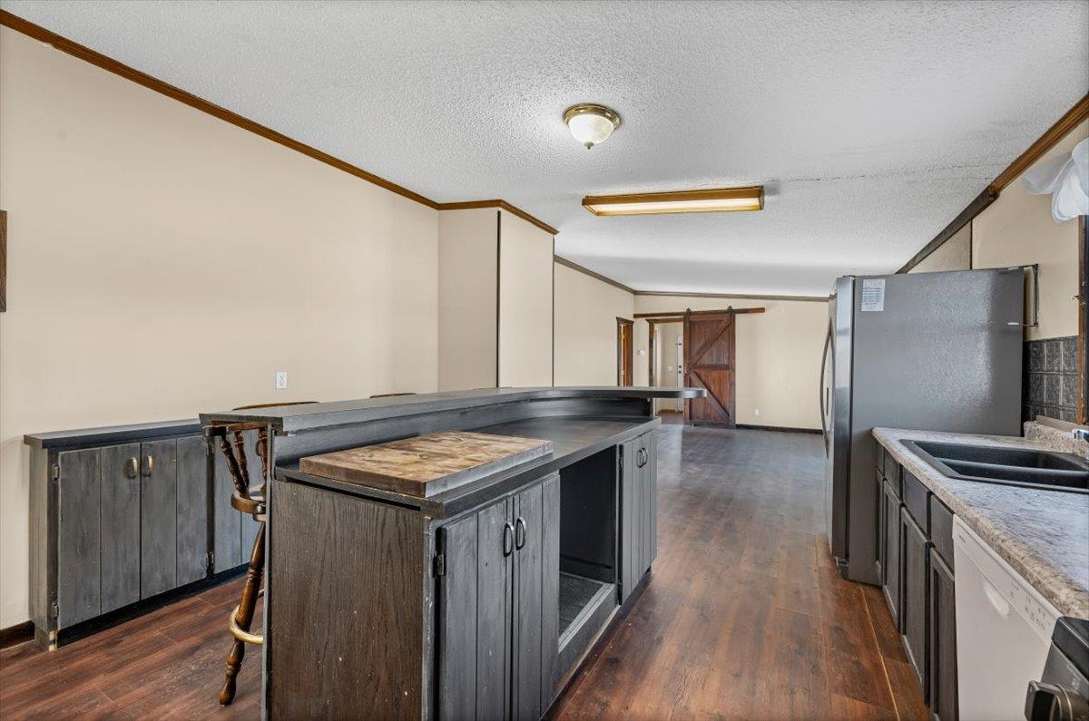 300 E Main Street Property Photo 3
