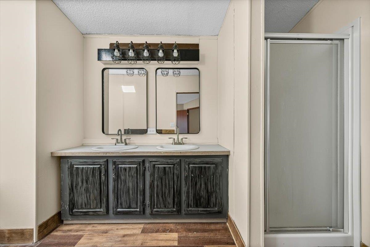 300 E Main Street Property Photo 13