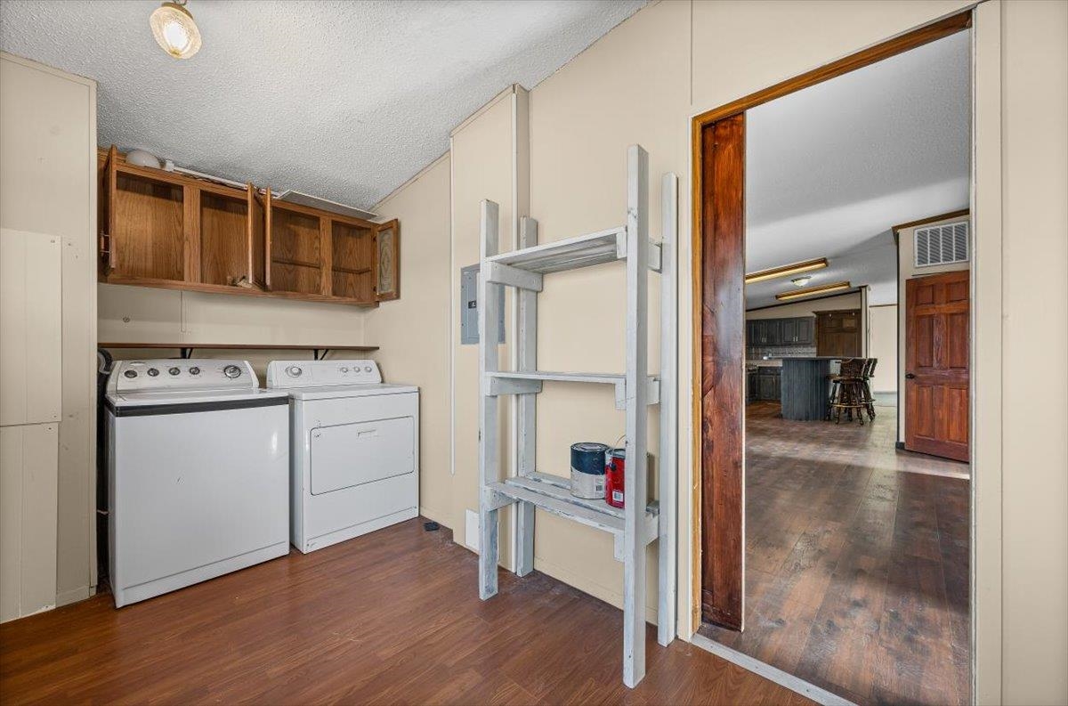 300 E Main Street Property Photo 16
