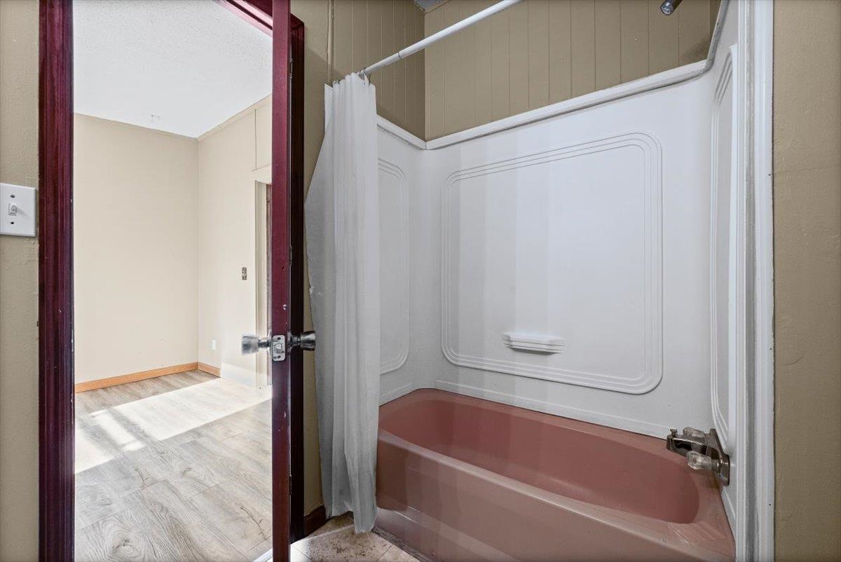 300 E Main Street Property Photo 23