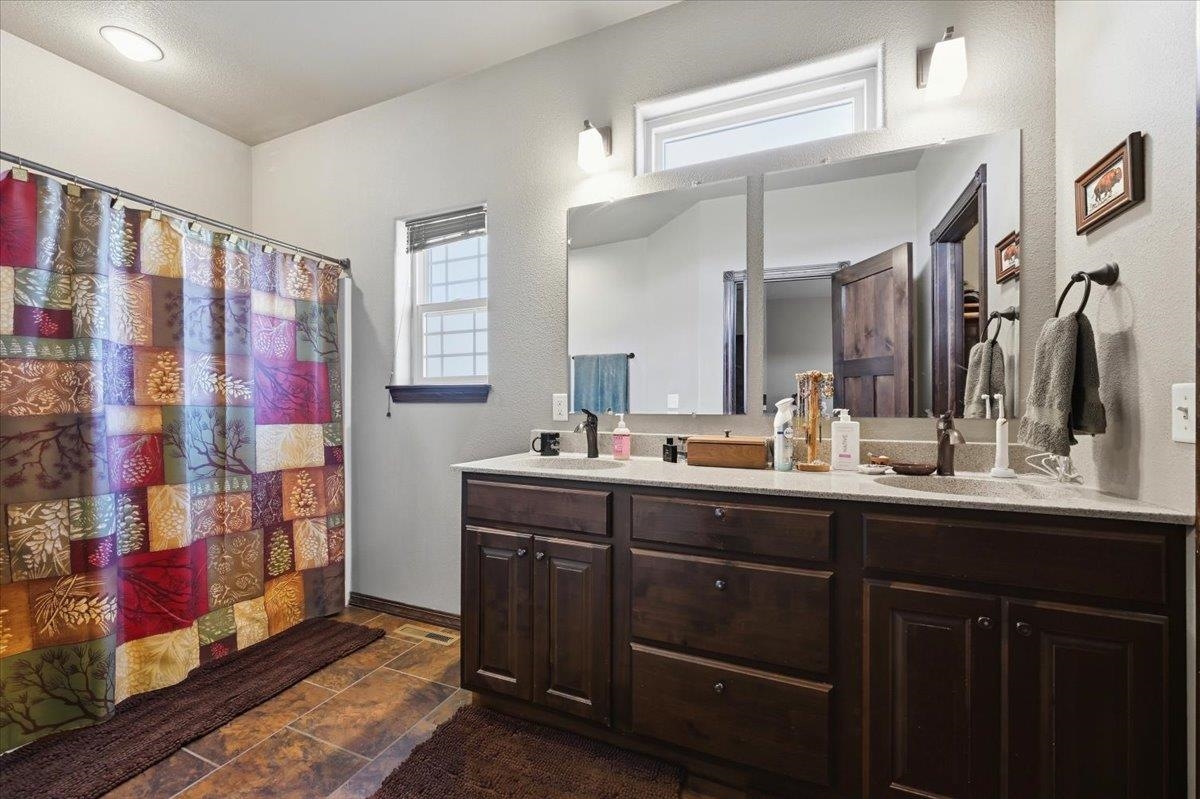 19236 Carriage Circle Property Photo 19