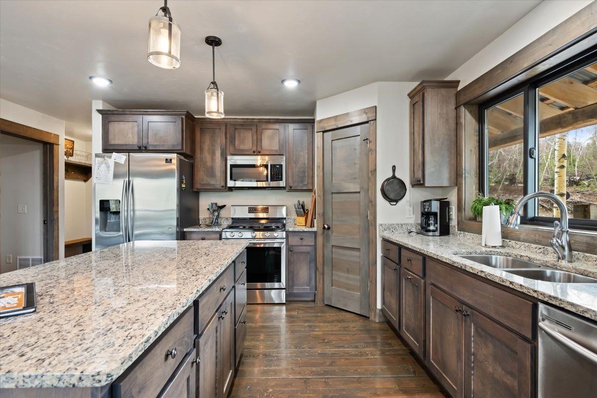 21183 Lost Camp Trail Property Photo 8