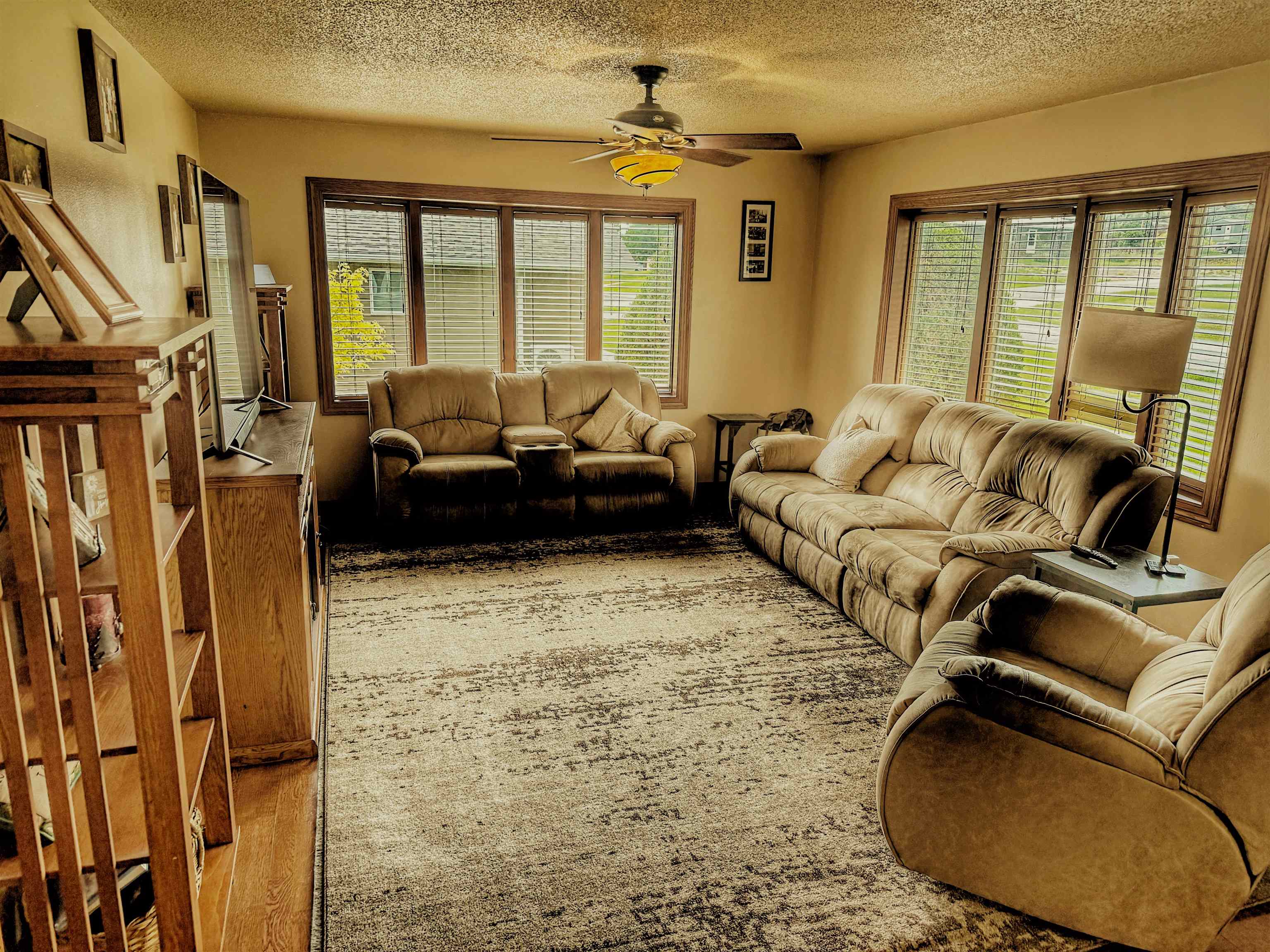 413 E Thompson Street Property Photo 7