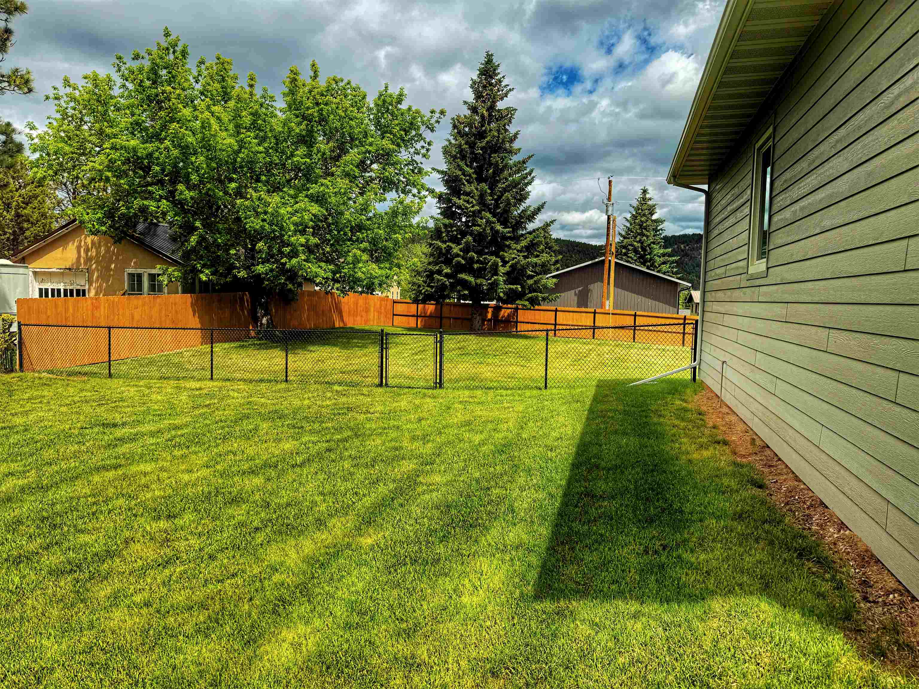 413 E Thompson Street Property Photo 28