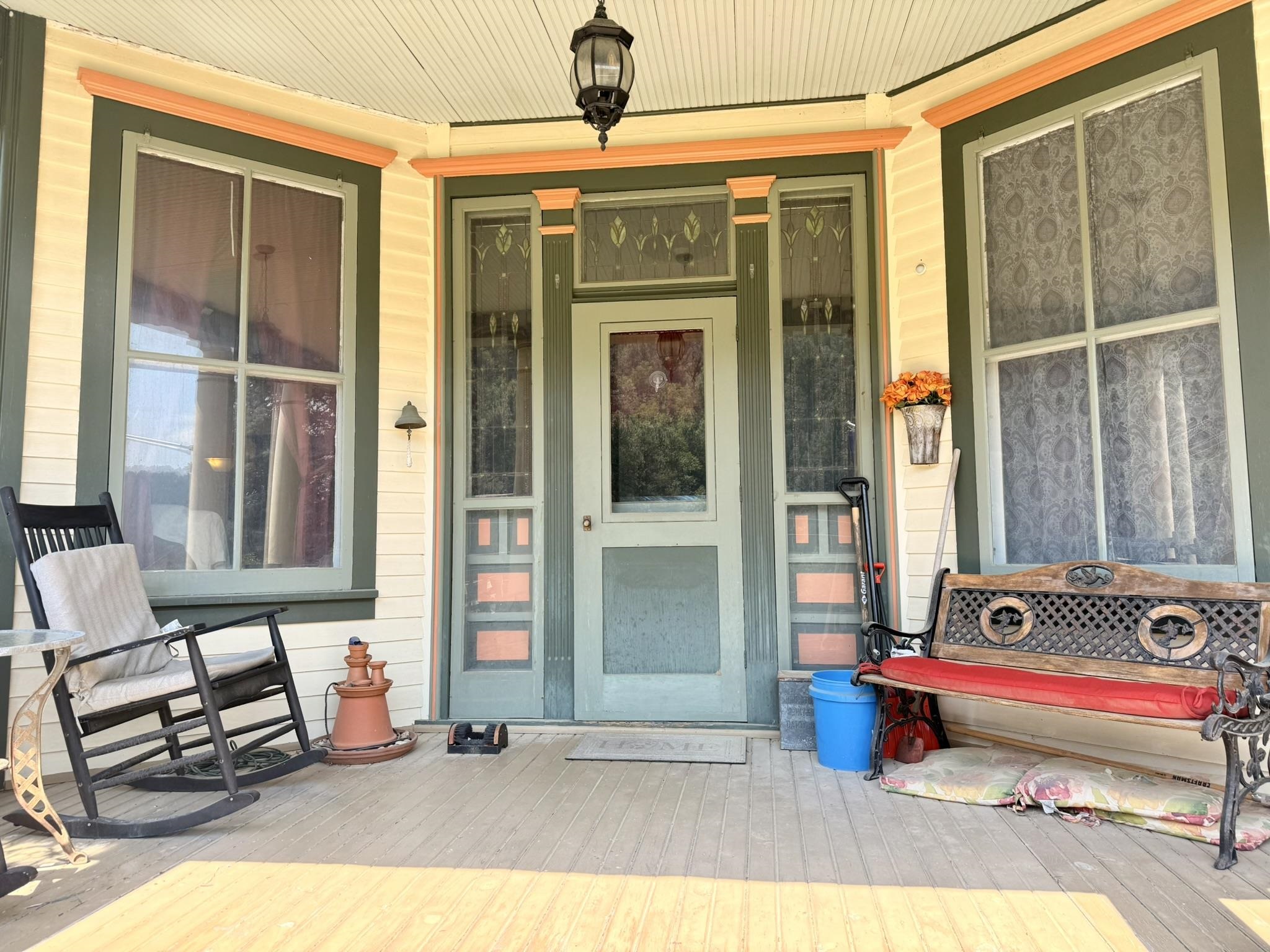 906 Main Street Property Photo 3