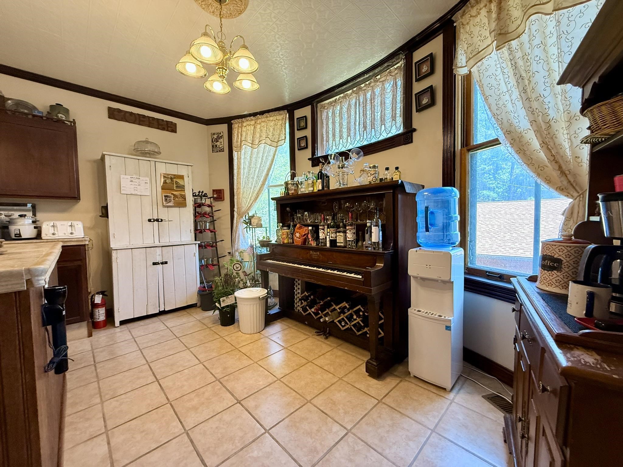 906 Main Street Property Photo 14