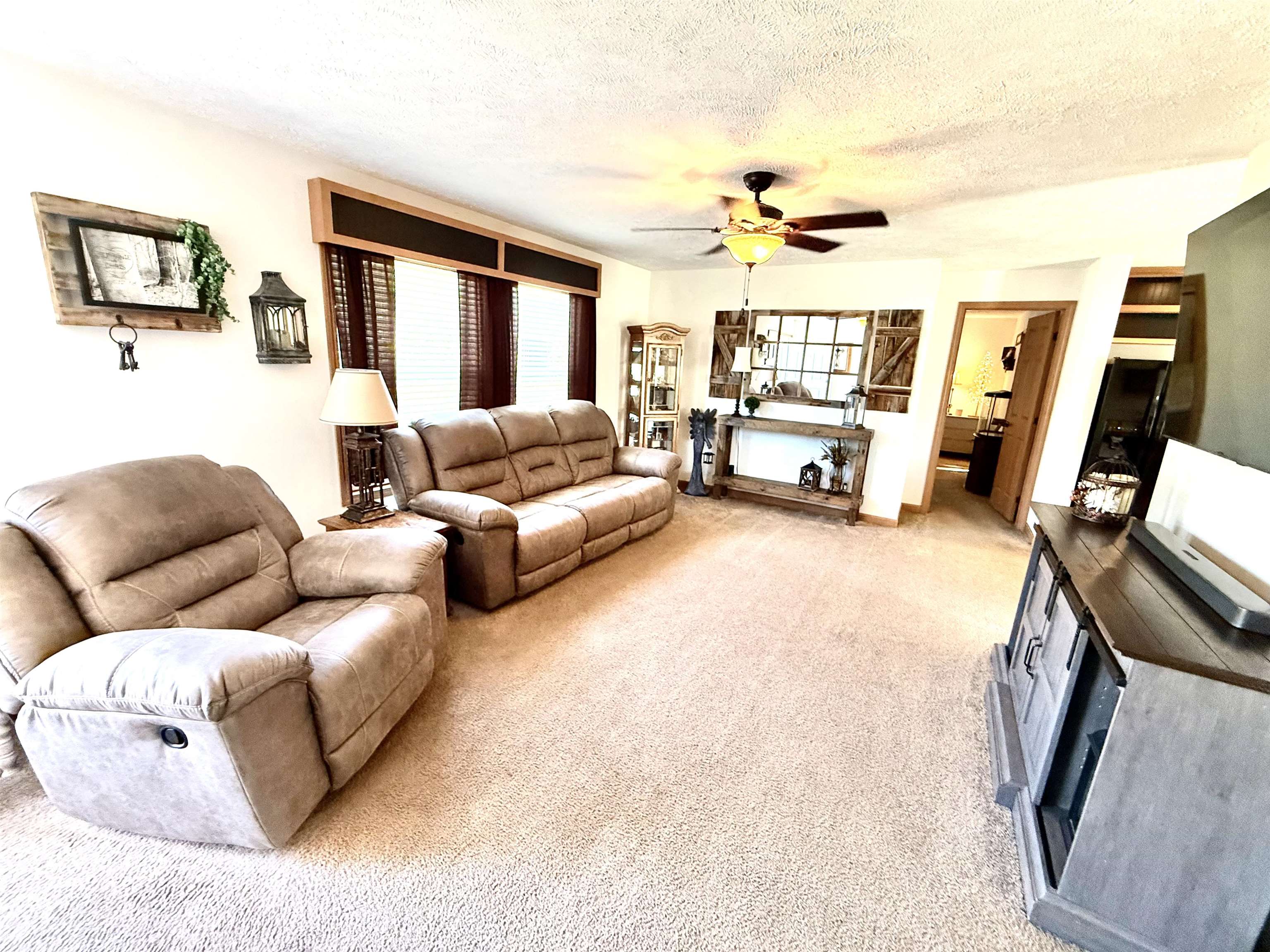 1224 Foothills Drive Property Photo 4