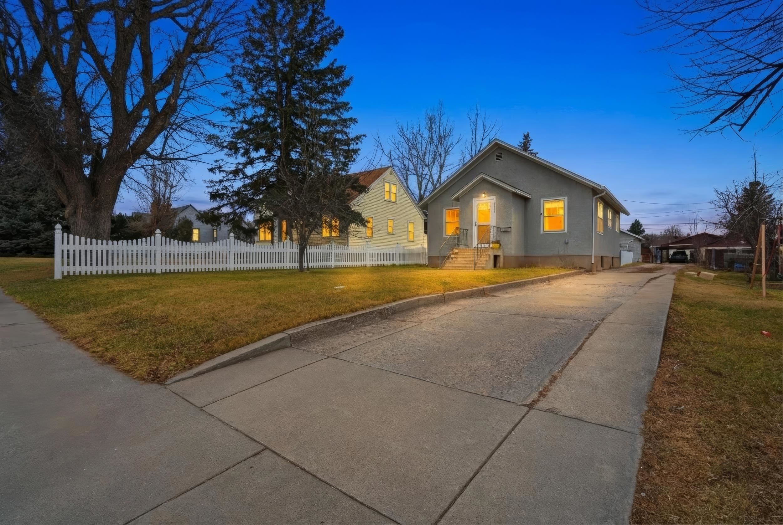 1927 Junction Avenue Property Photo 1