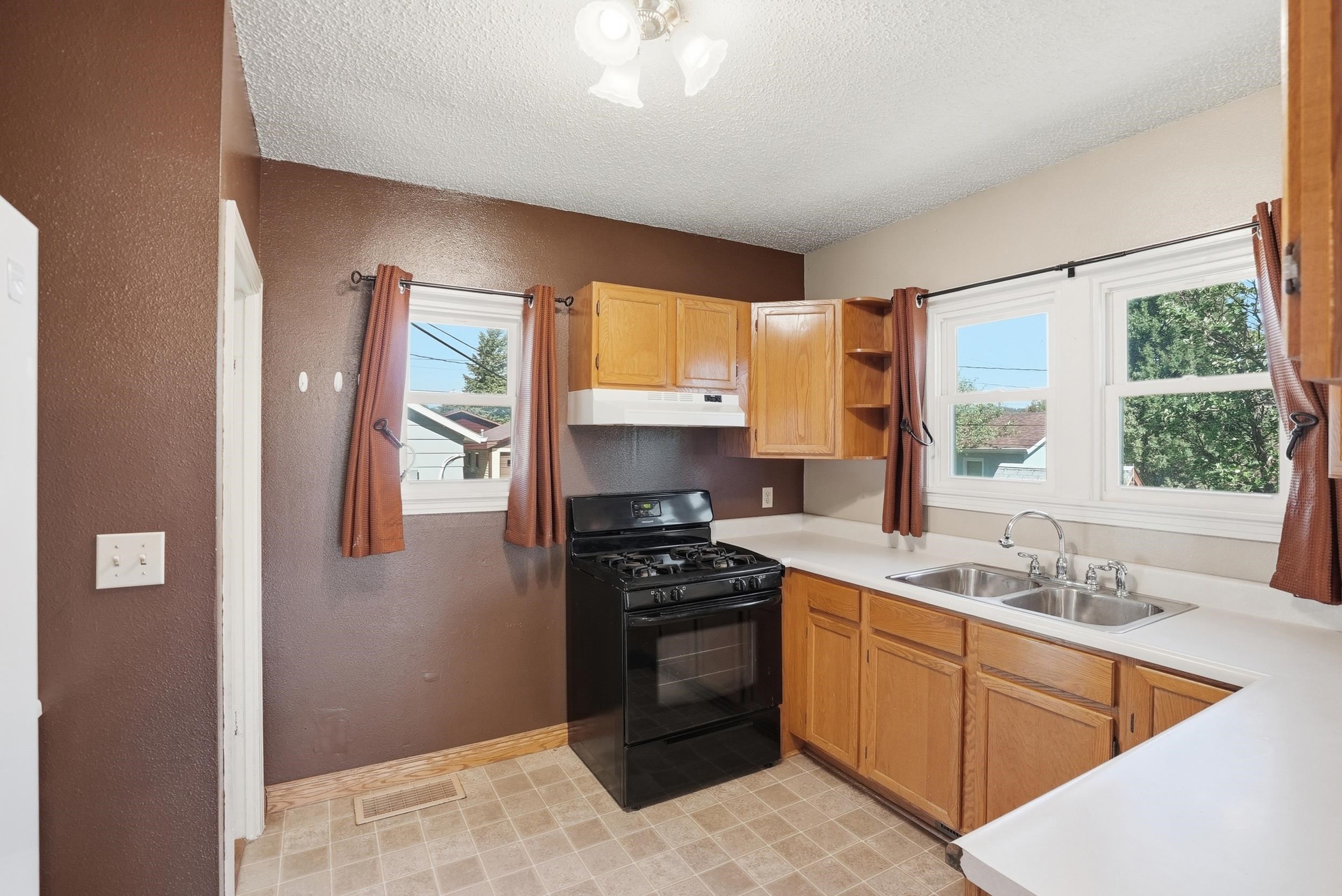 1927 Junction Avenue Property Photo 9