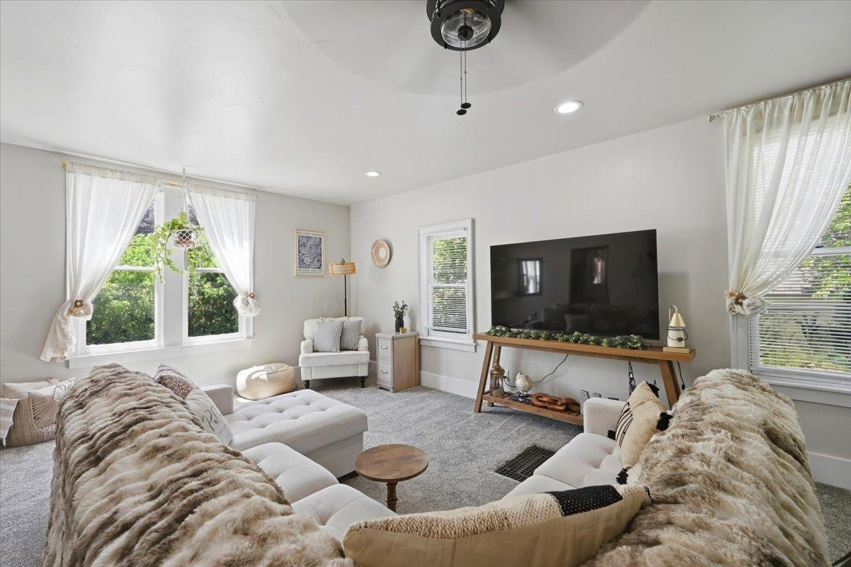 324 White Street Property Photo 3