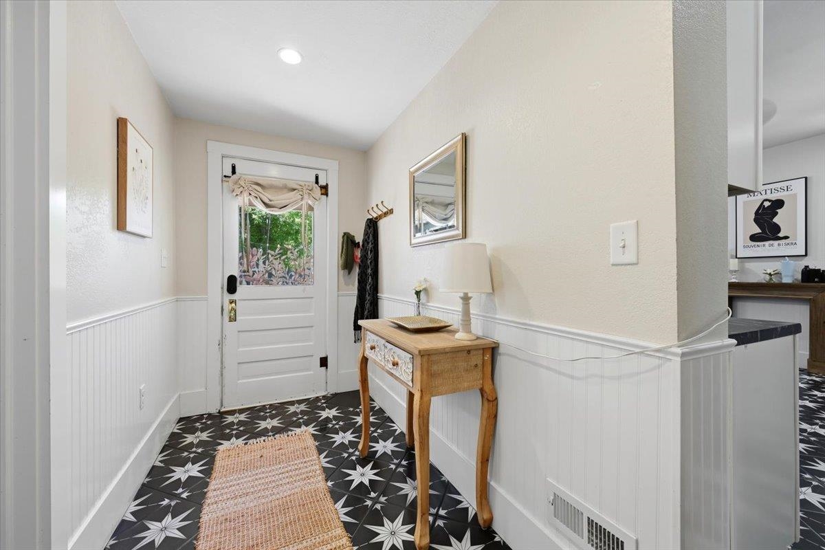 324 White Street Property Photo 9