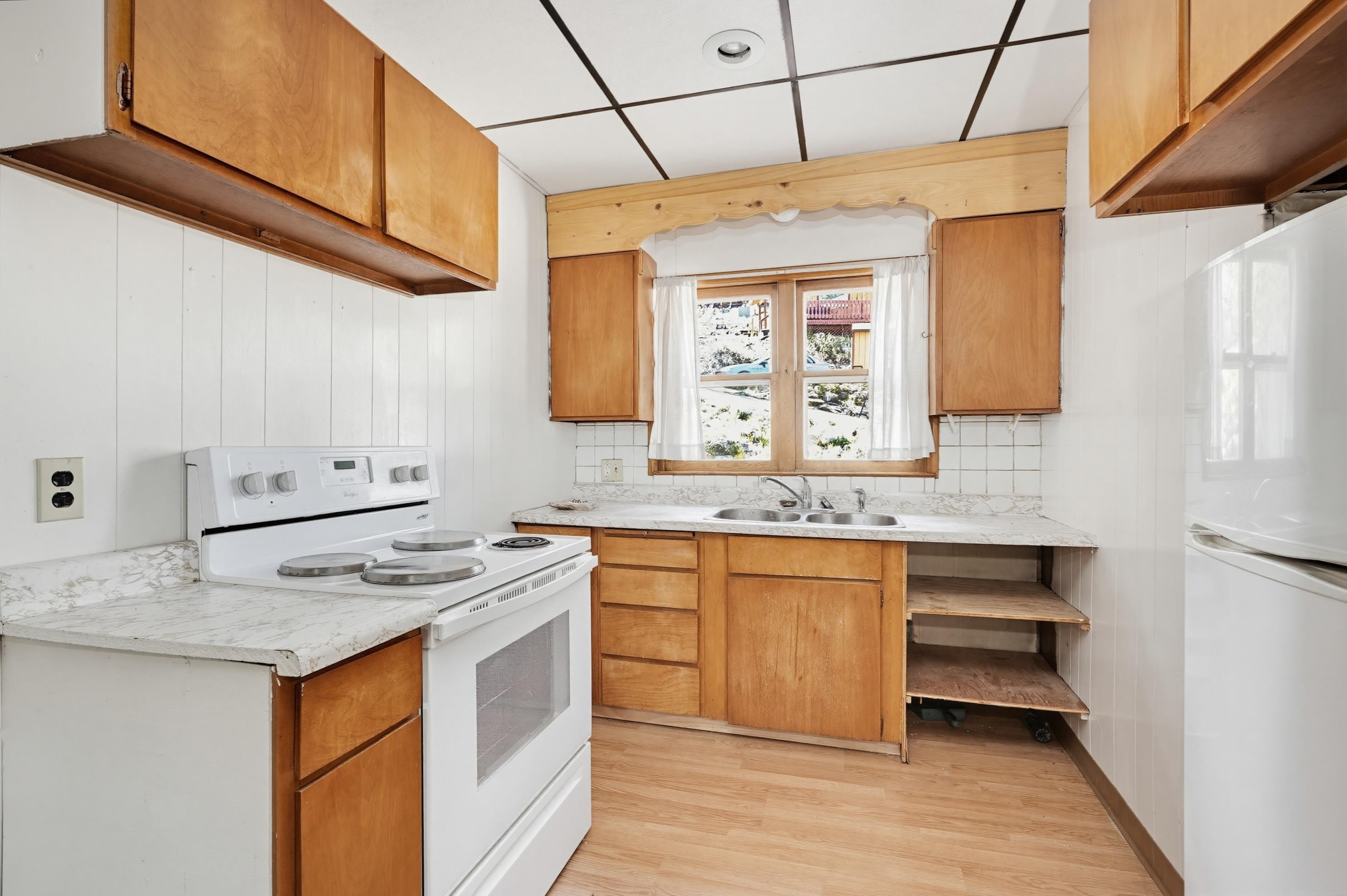 475 Gordon Street Property Photo 16