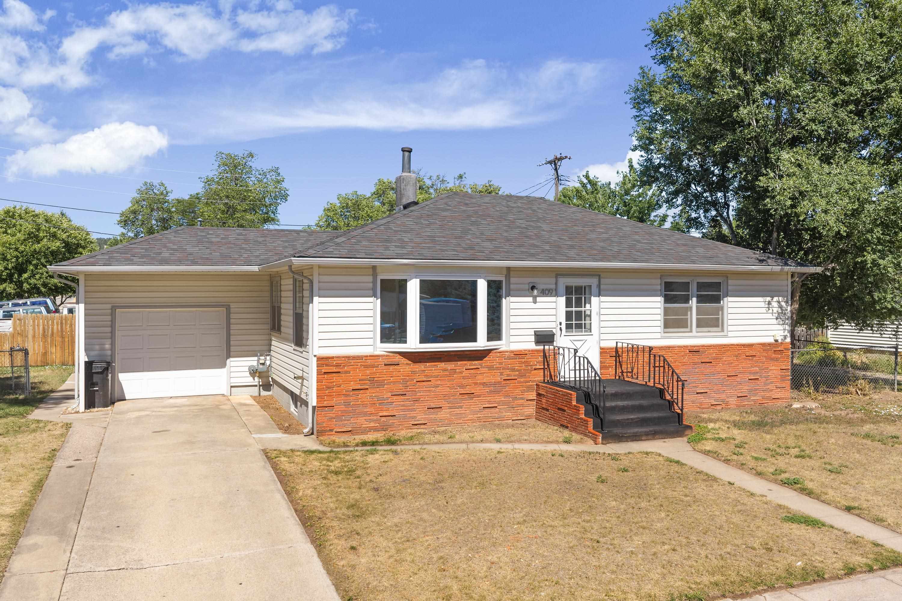 409 41st St Property Photo 1