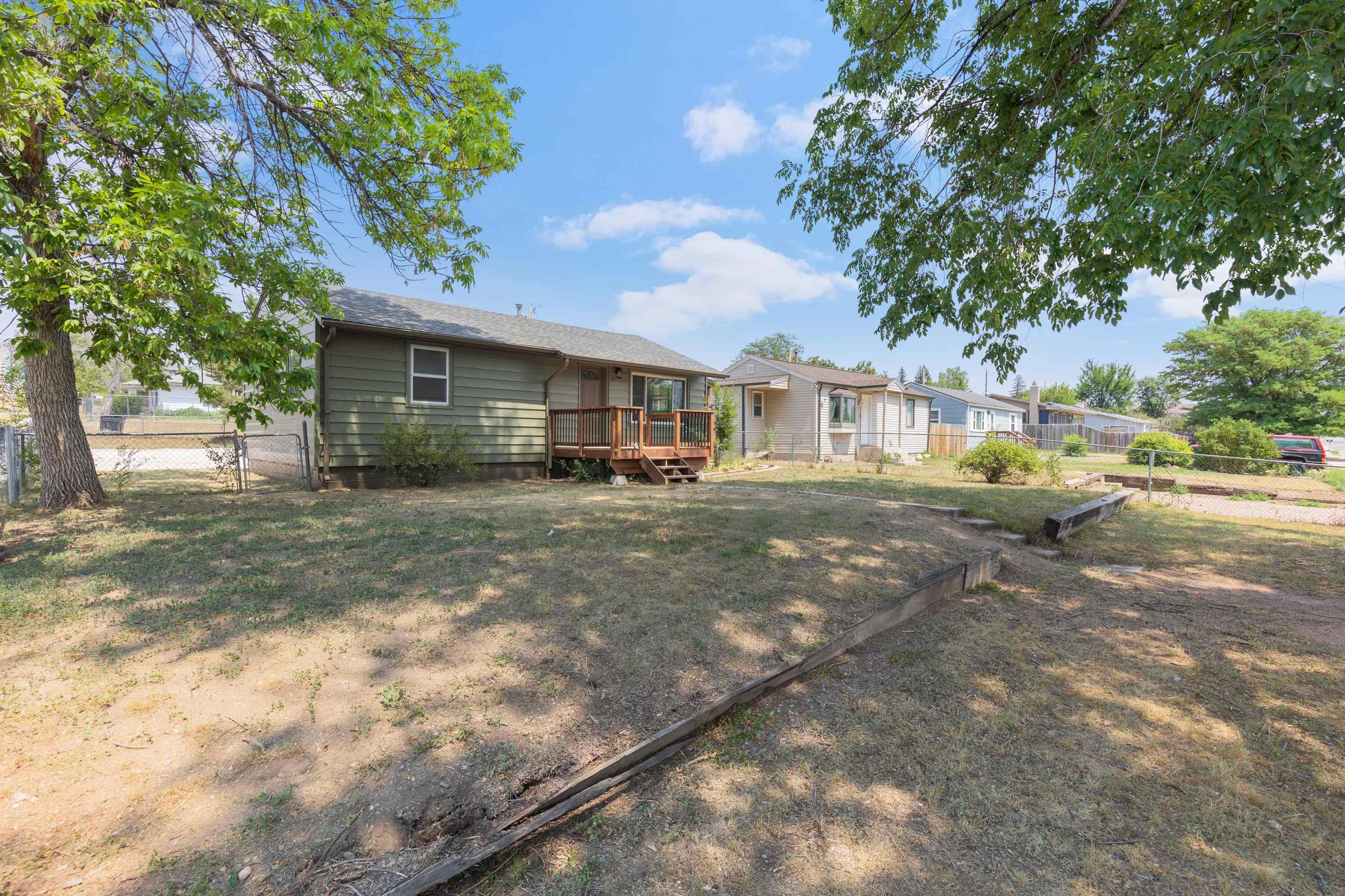 302 E Jackson Street Property Photo 3
