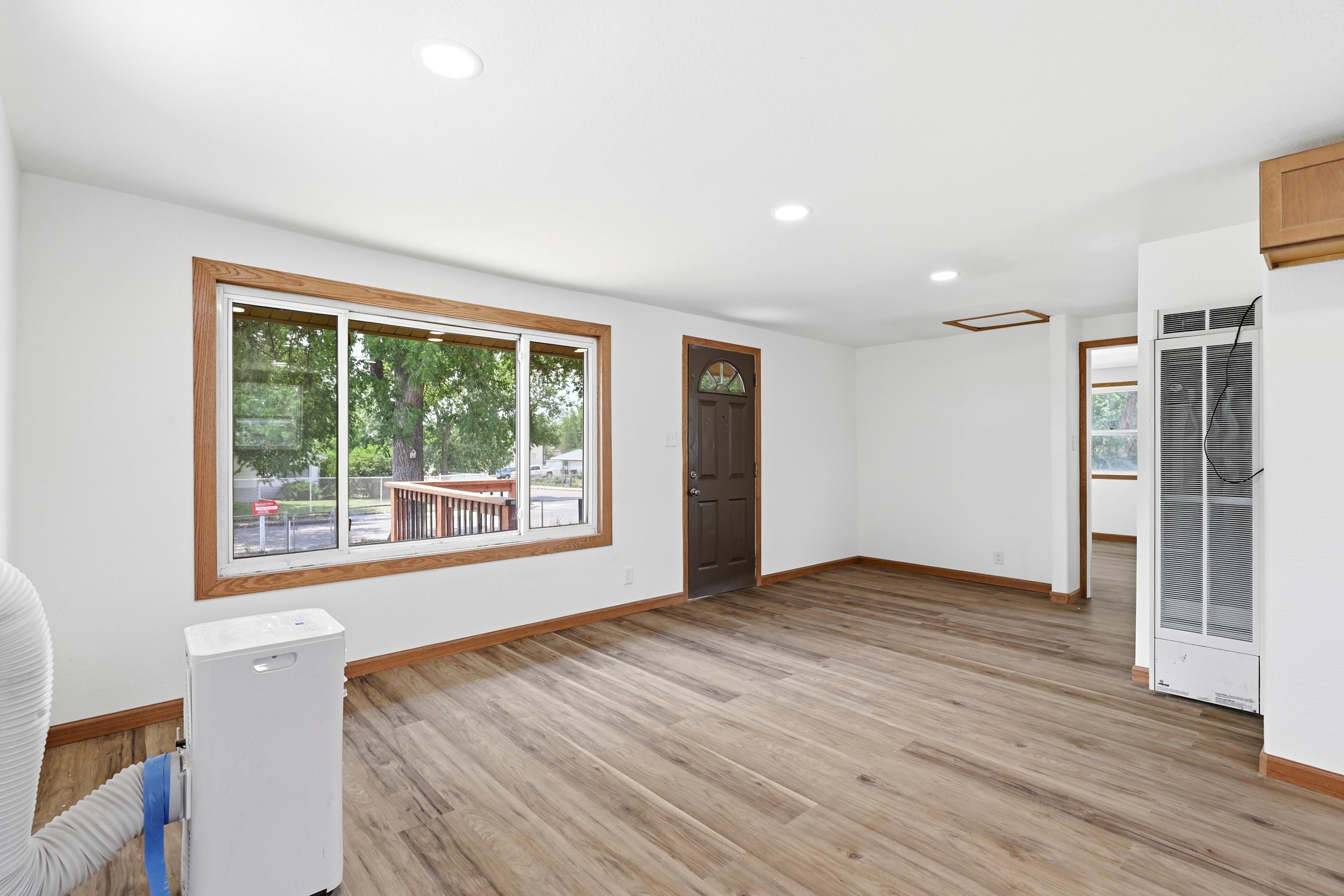 302 E Jackson Street Property Photo 5
