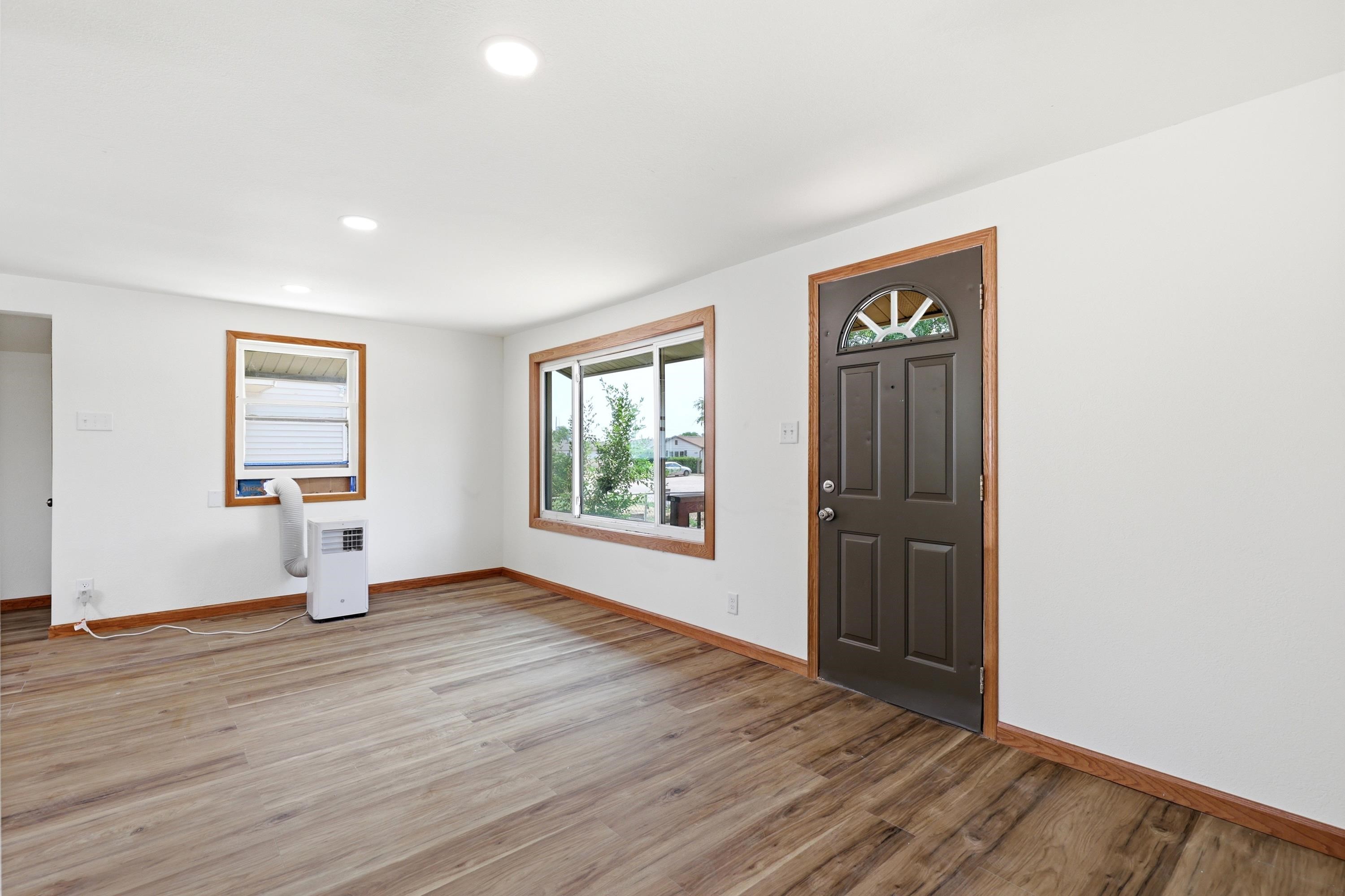 302 E Jackson Street Property Photo 10